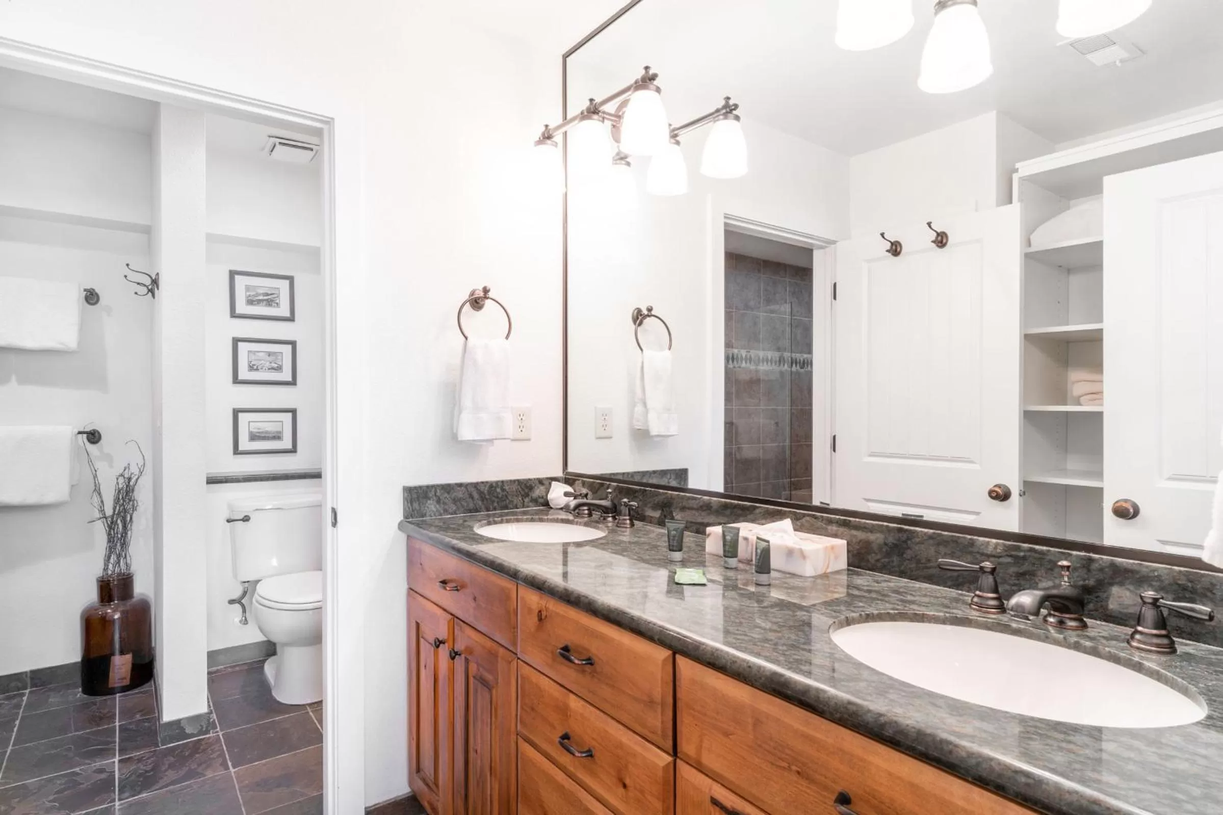 Deluxe Two-Bedroom Condominium in Shadow Ridge by All Seasons Resort Lodging