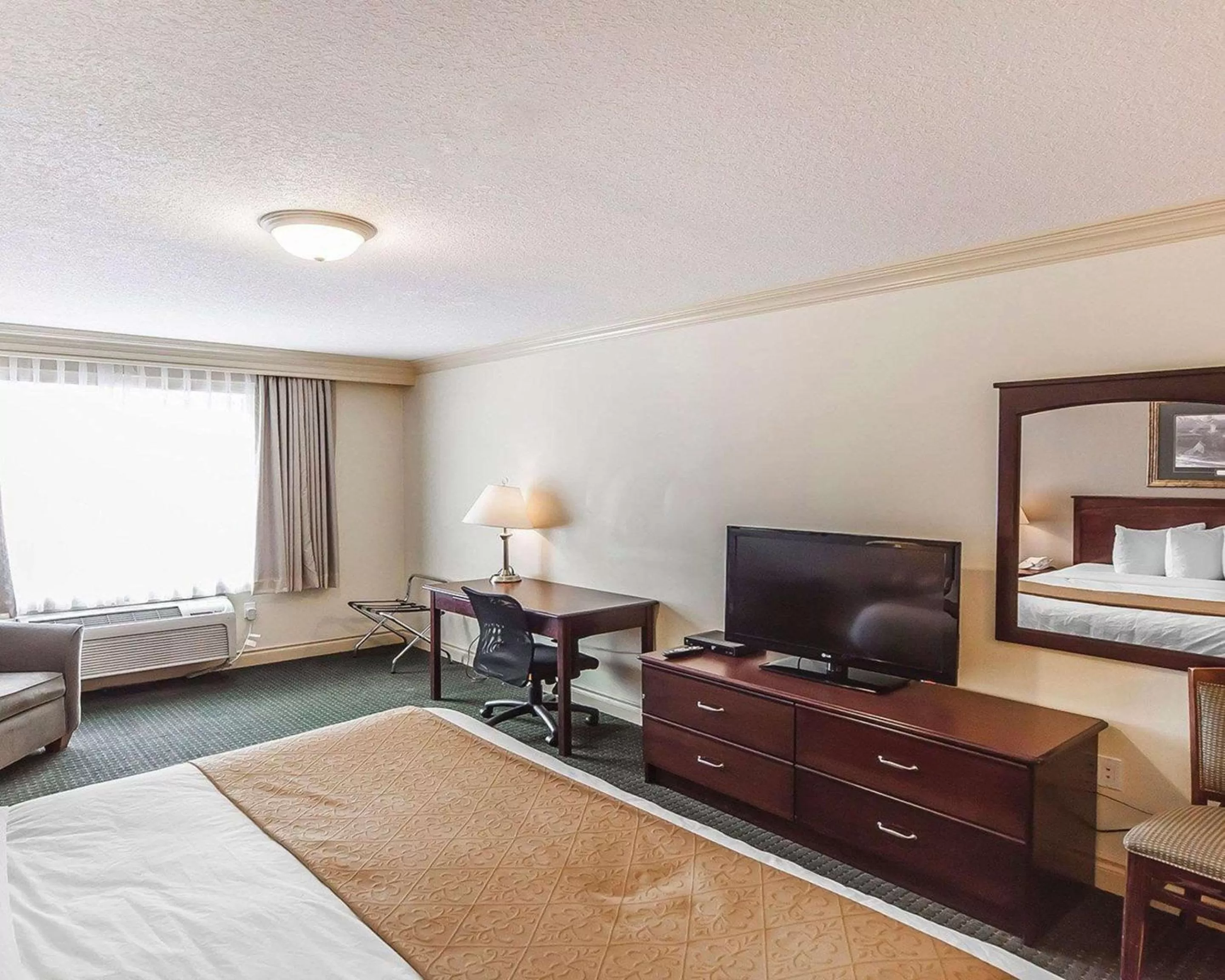 Standard King Room - Non-Smoking  in Quality Inn & Suites Hinton