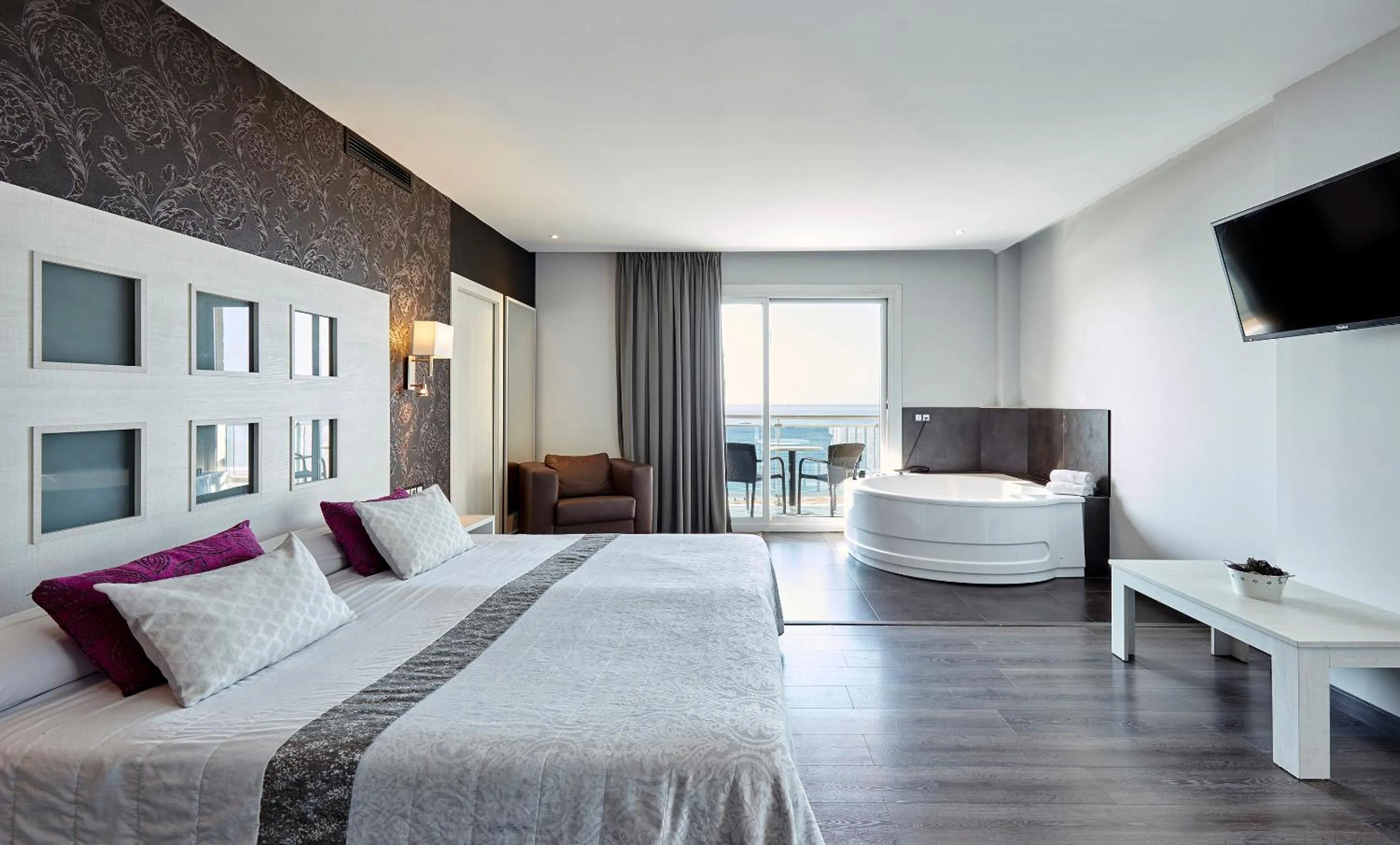 Superior Suite with Sea View (2 Adults) in Hotel Surf Mar