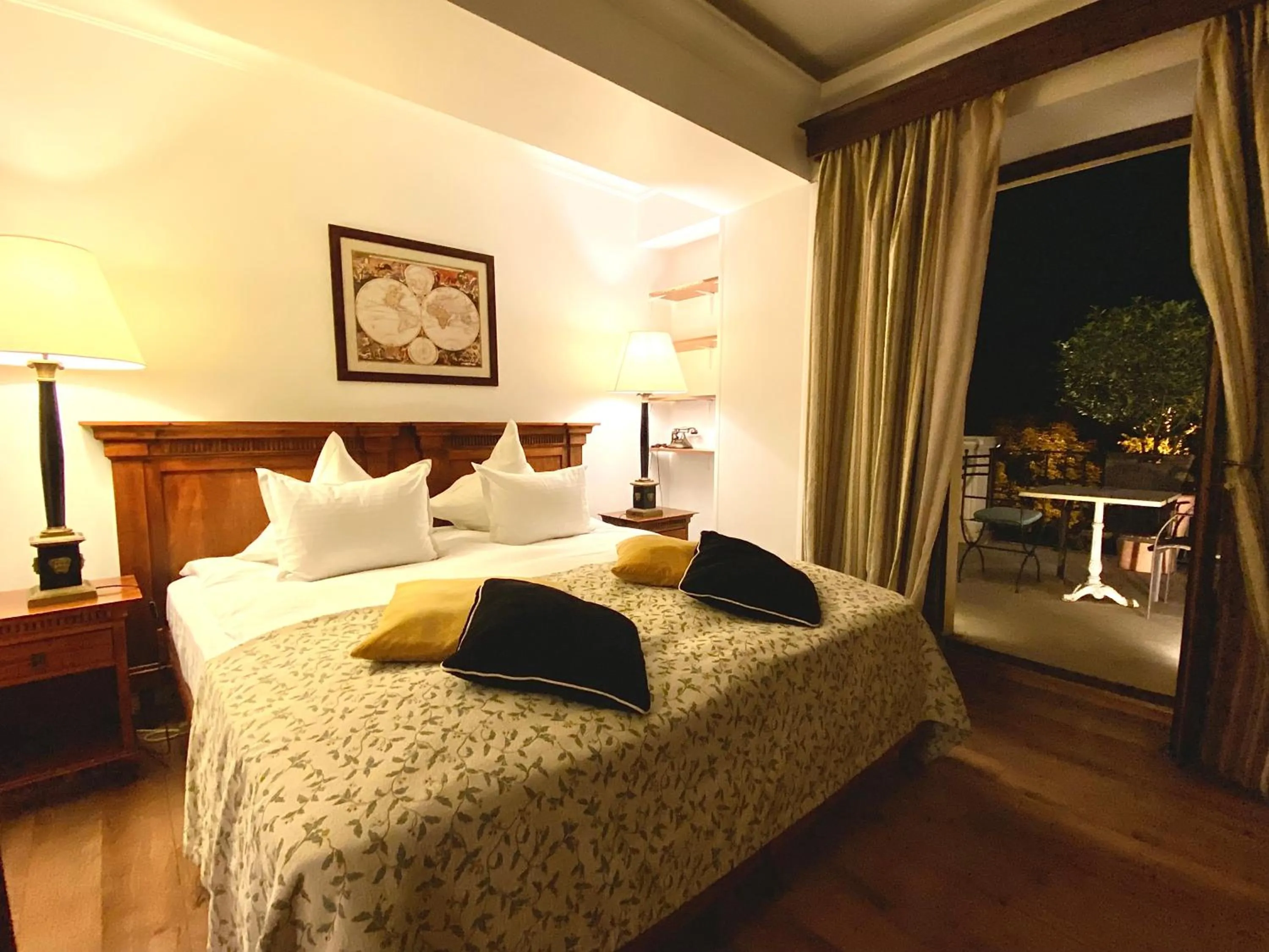 Apartment with Terrace in Arc de Triomphe Studios