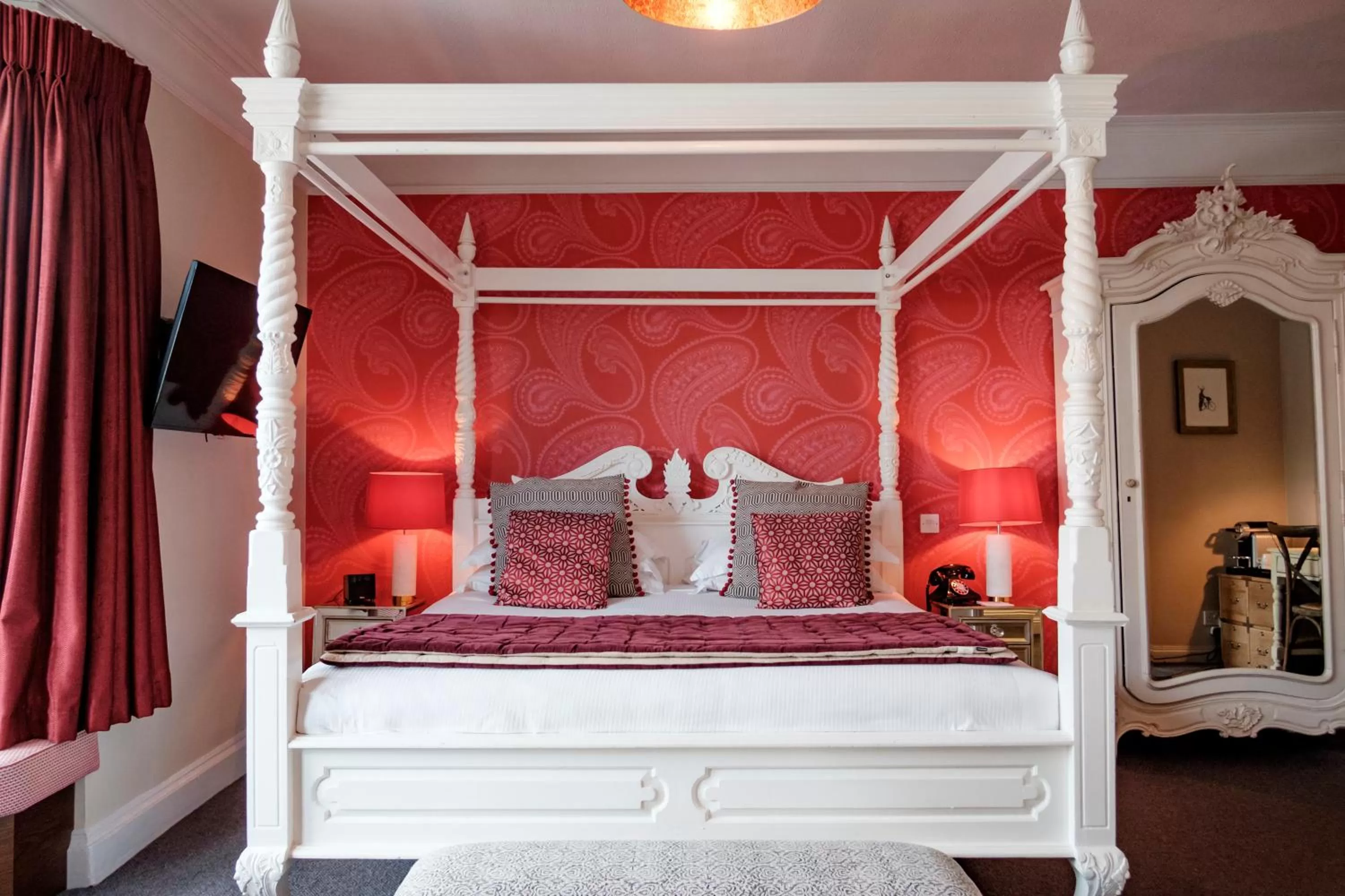 Deluxe King Room in The Bull Hotel