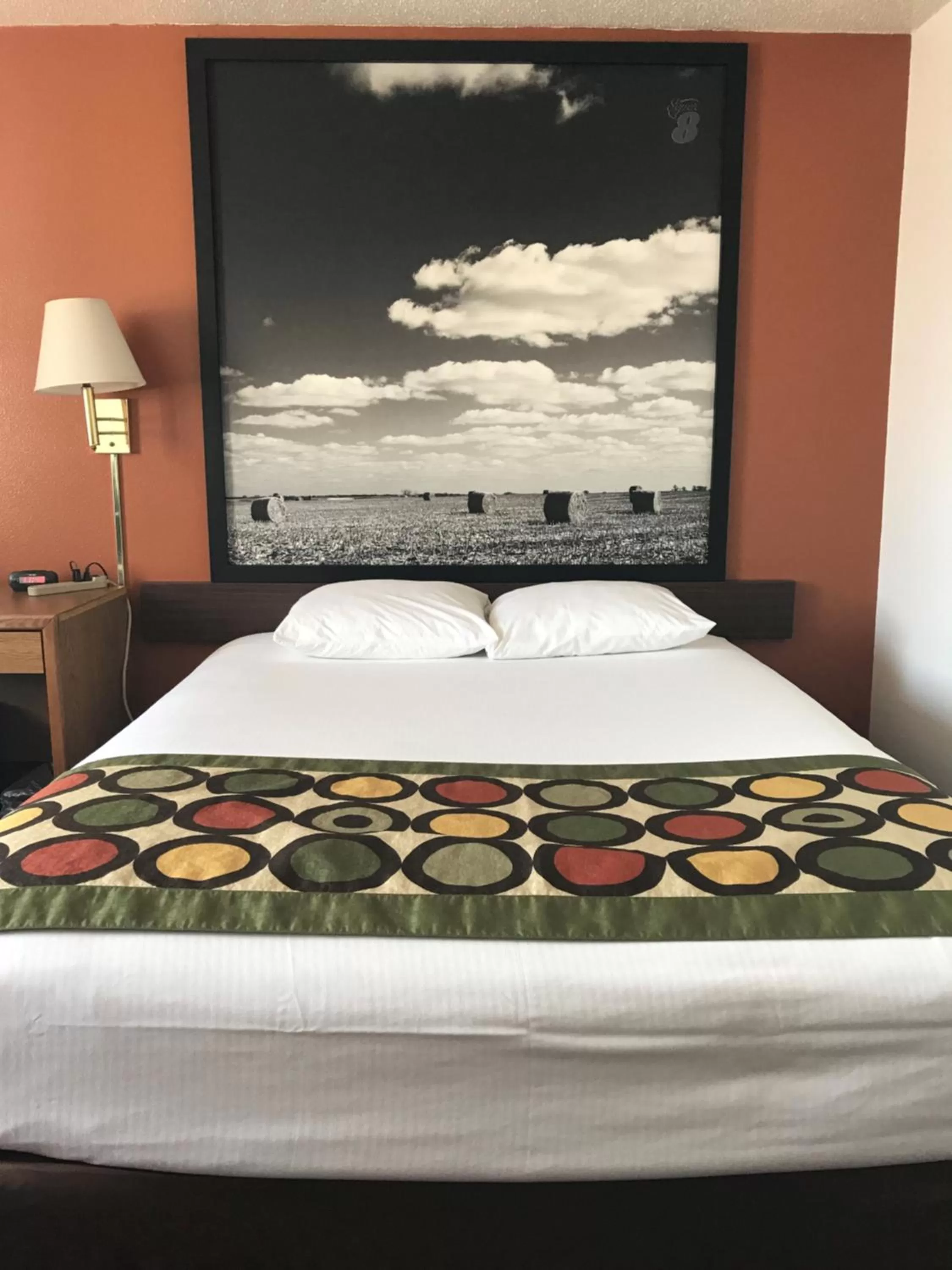 Queen Room - Non-Smoking in Super 8 by Wyndham Aberdeen East