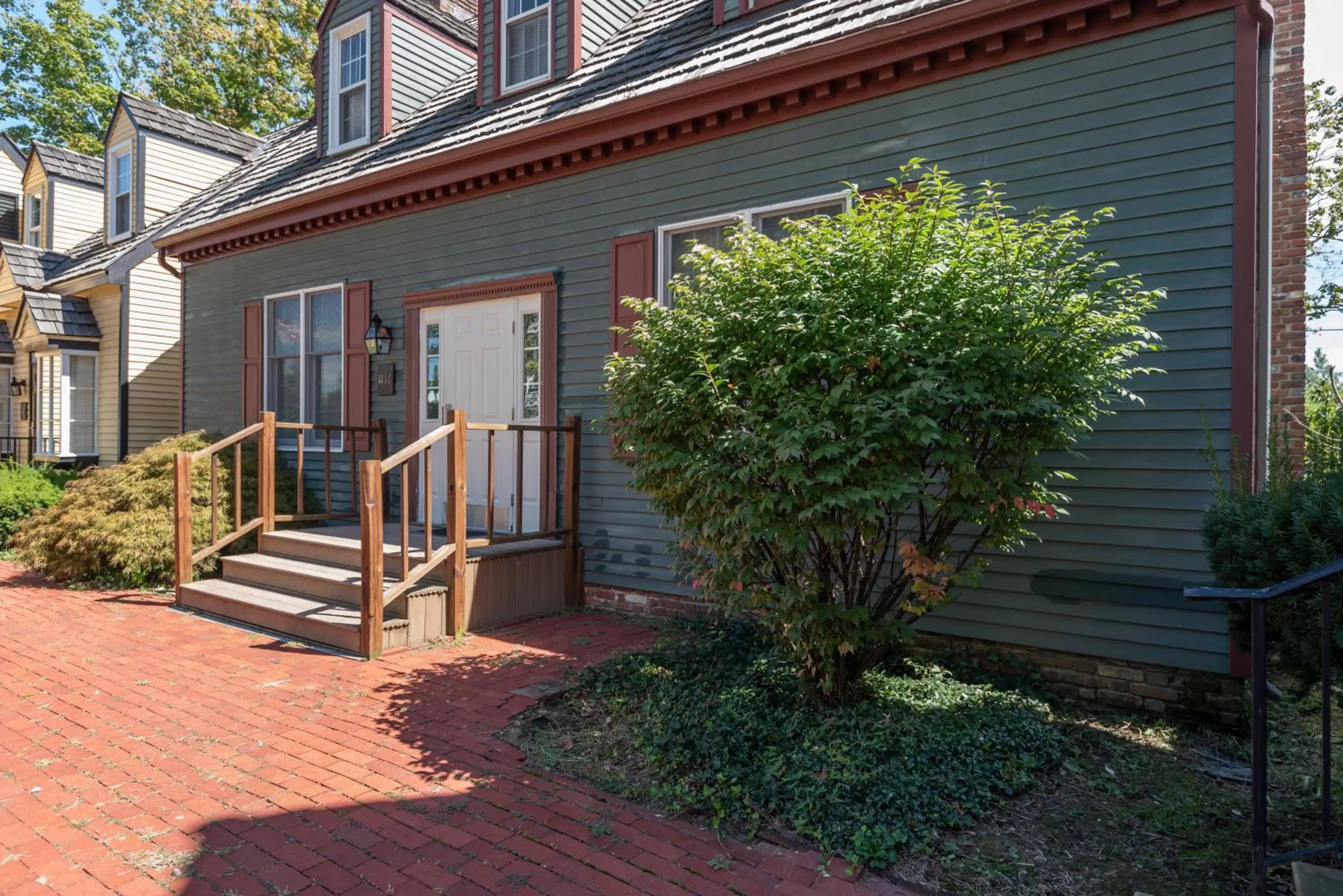 Queen Suite in Century Suites Hotel
