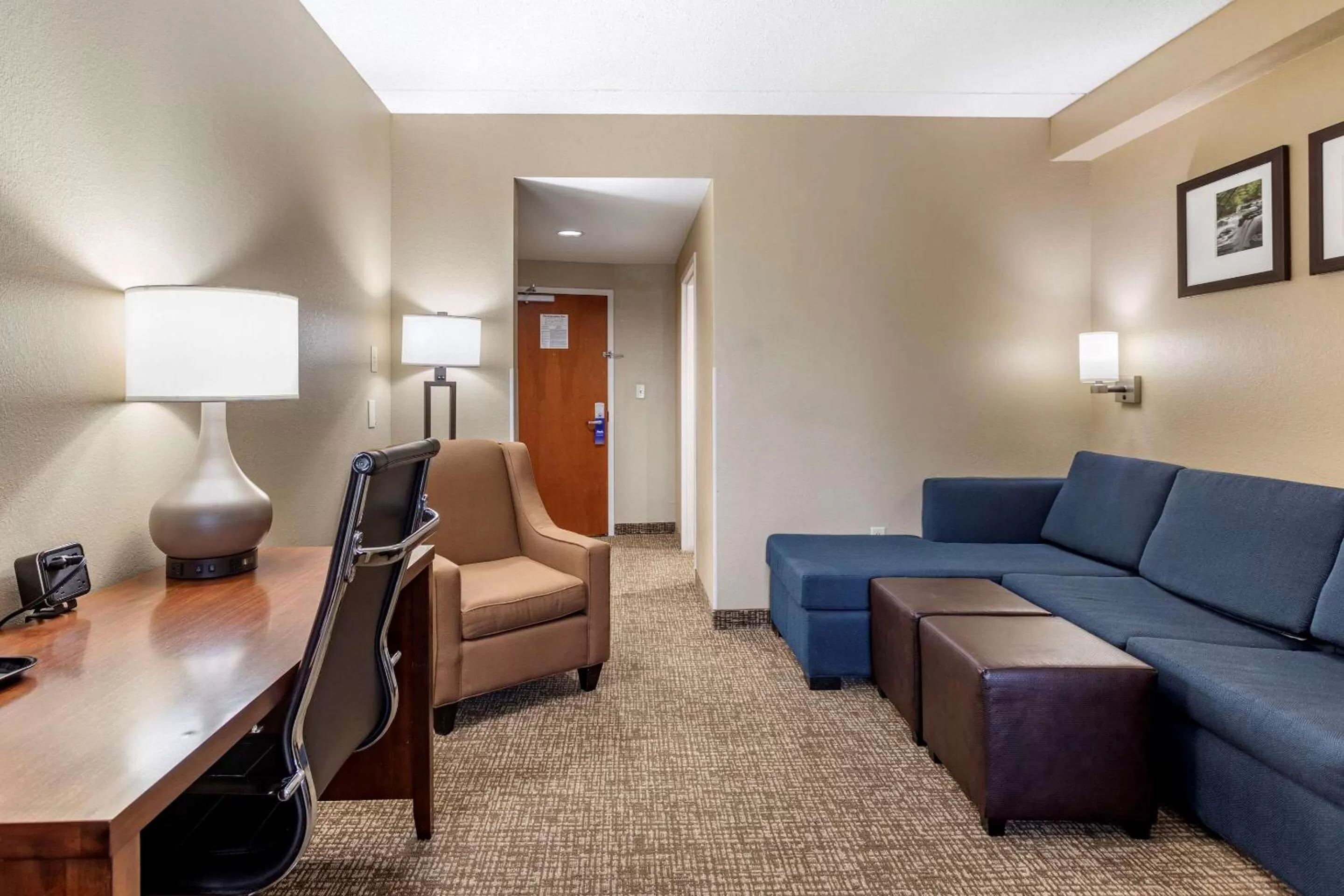King Suite in Comfort Suites Manchester near Arnold AFB