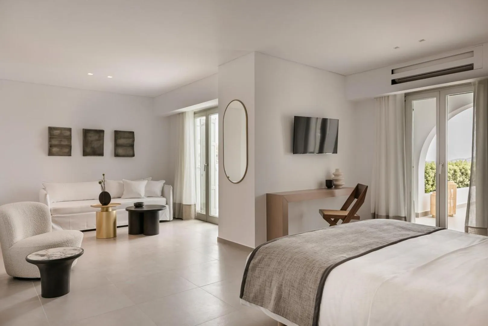 Deluxe Suite with Sea View in Grace Mykonos