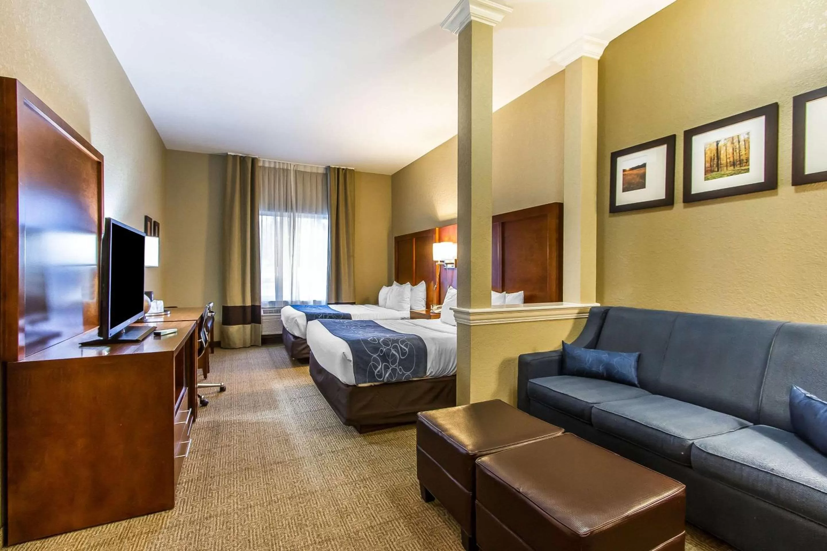 Queen Suite with Two Queen Beds - Non-Smoking in Comfort Suites Mattoon East