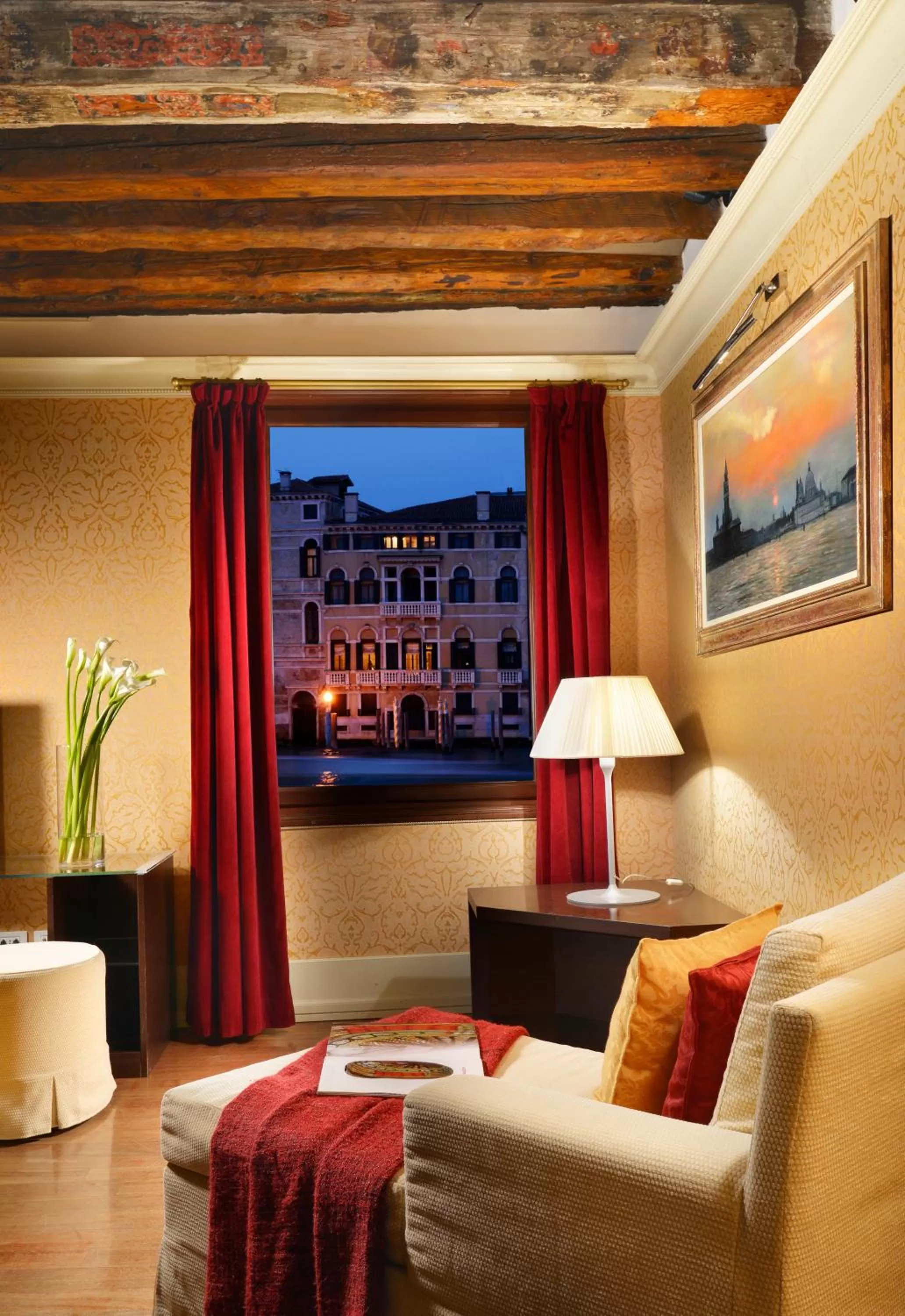 Junior Suite with Canal View in Hotel Palazzo Giovanelli e Gran Canal