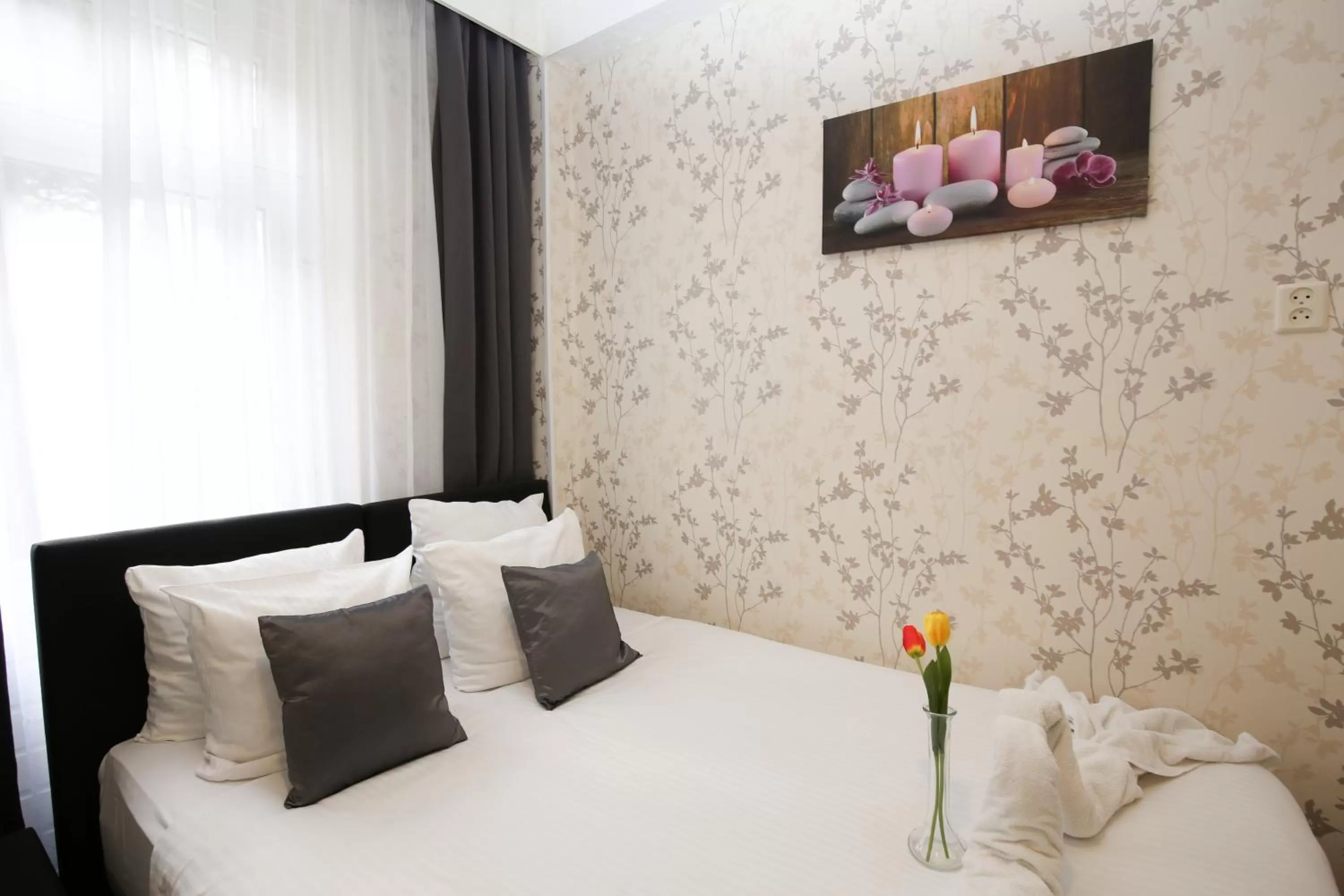 Small Double Room with Private Bathroom in Hotel Flipper Amsterdam