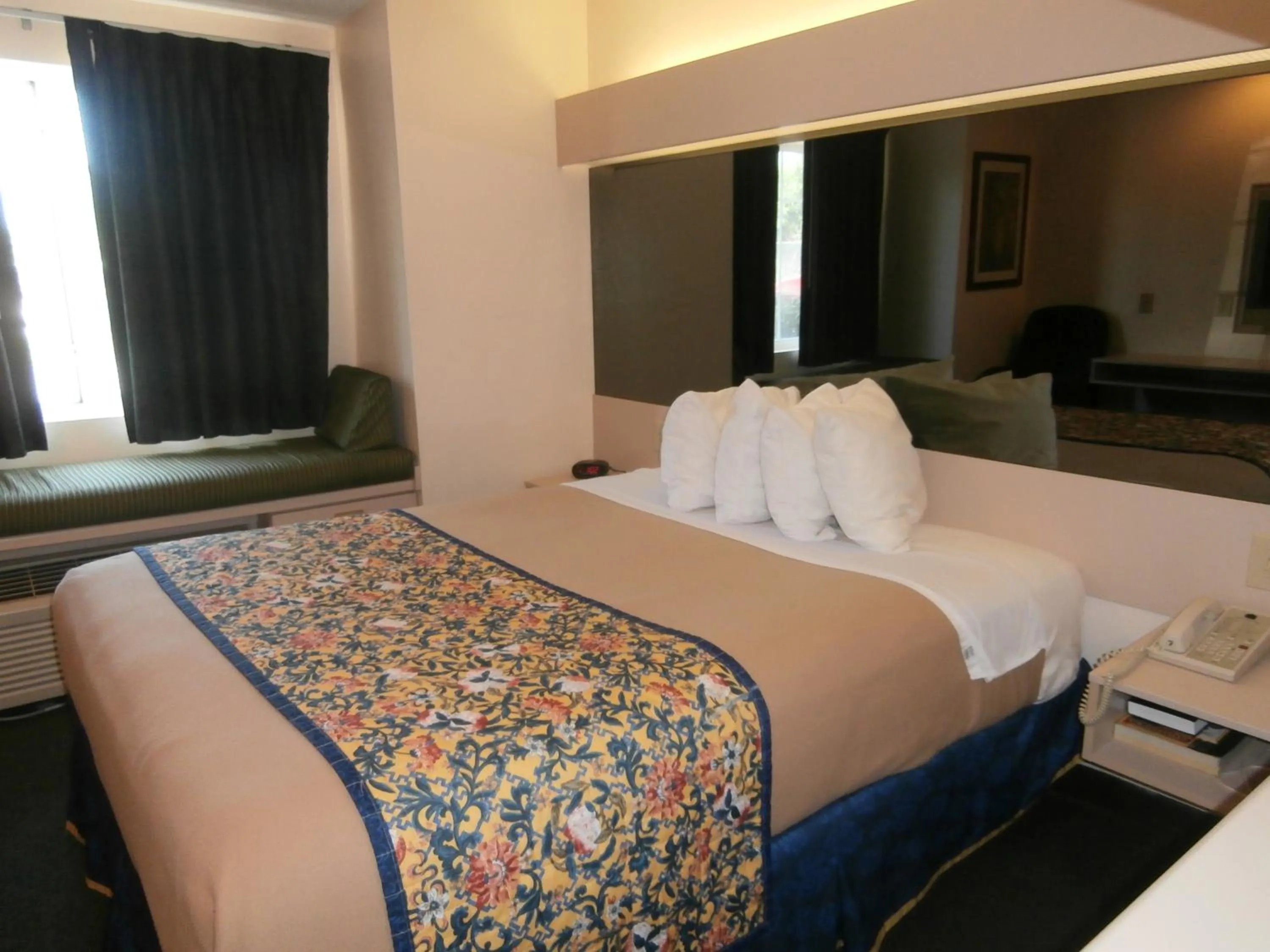 Queen Room - Disability Access in America's Best Value Inn & Suites-McDonough