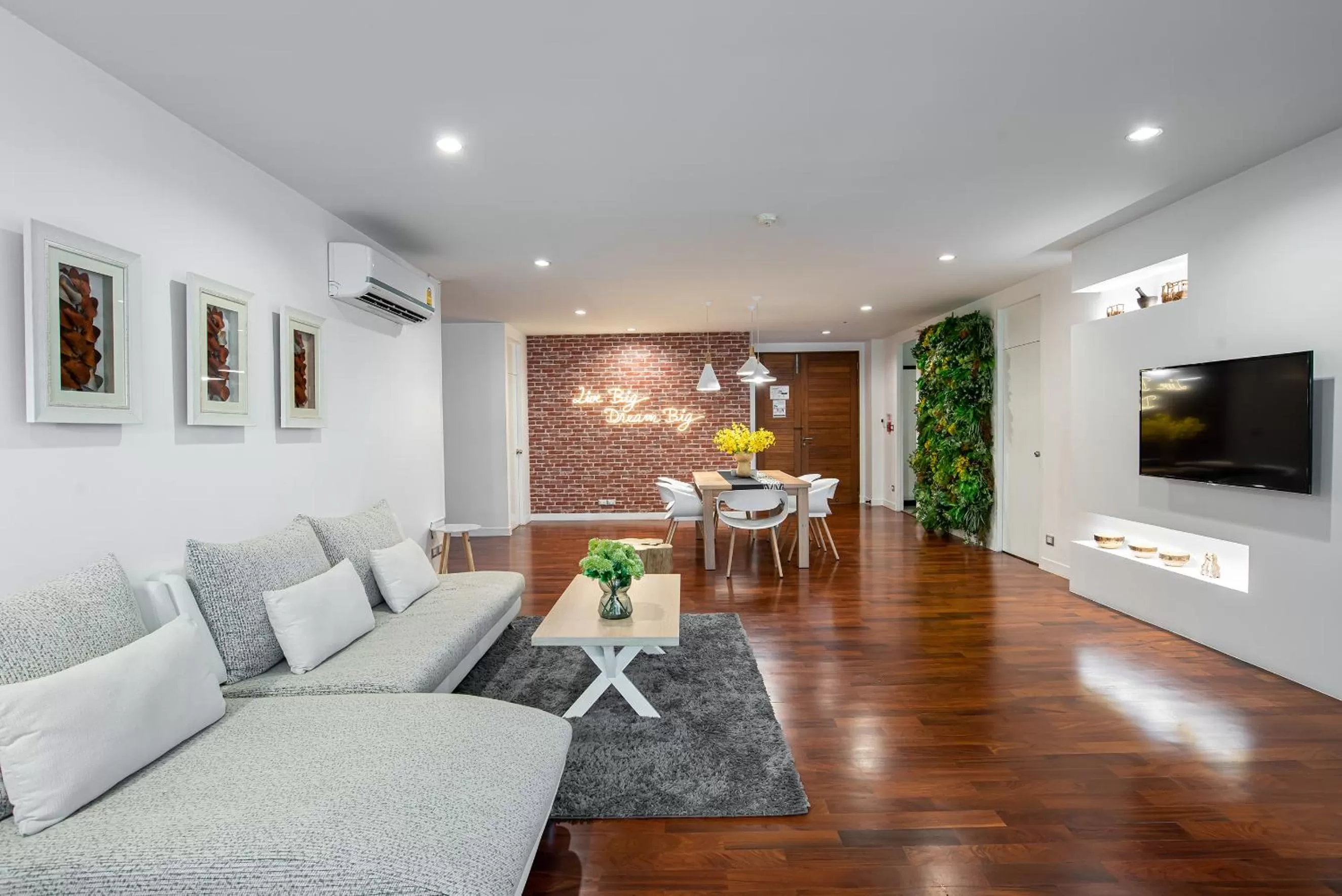 Four-Bedroom Suite in Benviar Tonson Residence