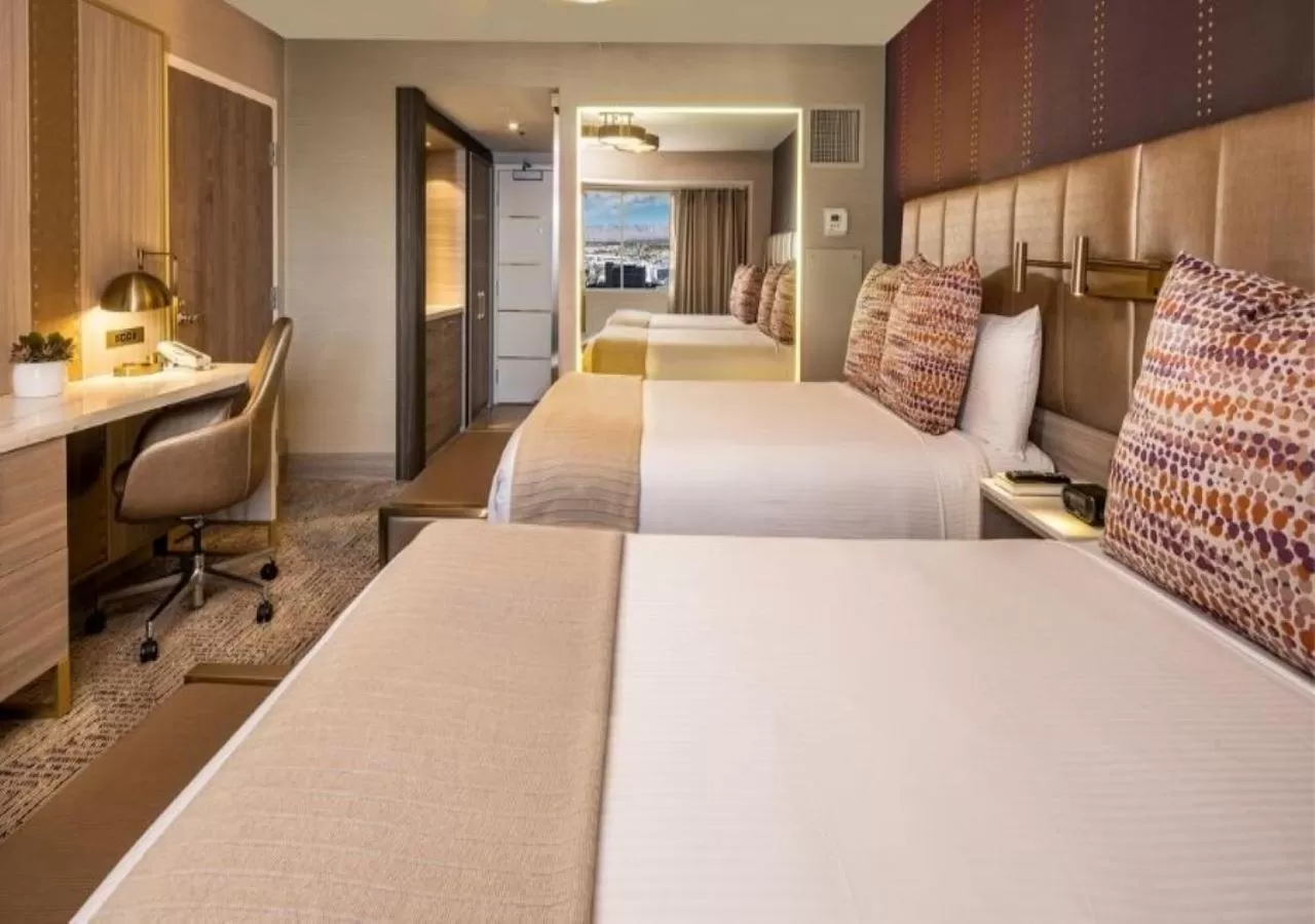 Marra Style Queens Mountain View in SAHARA Las Vegas