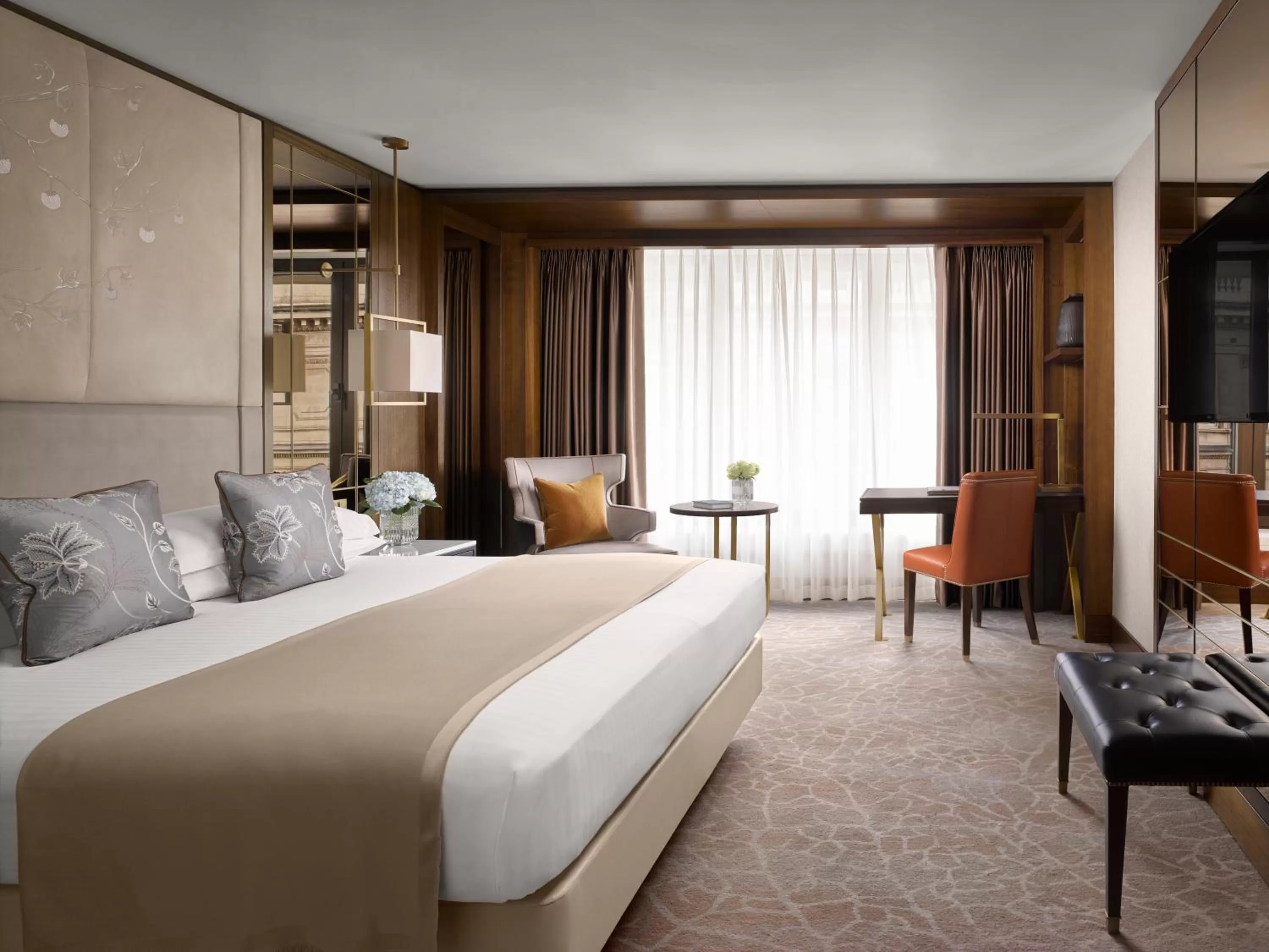 Classic King Room - Mayfair Floor in InterContinental London Park Lane by IHG