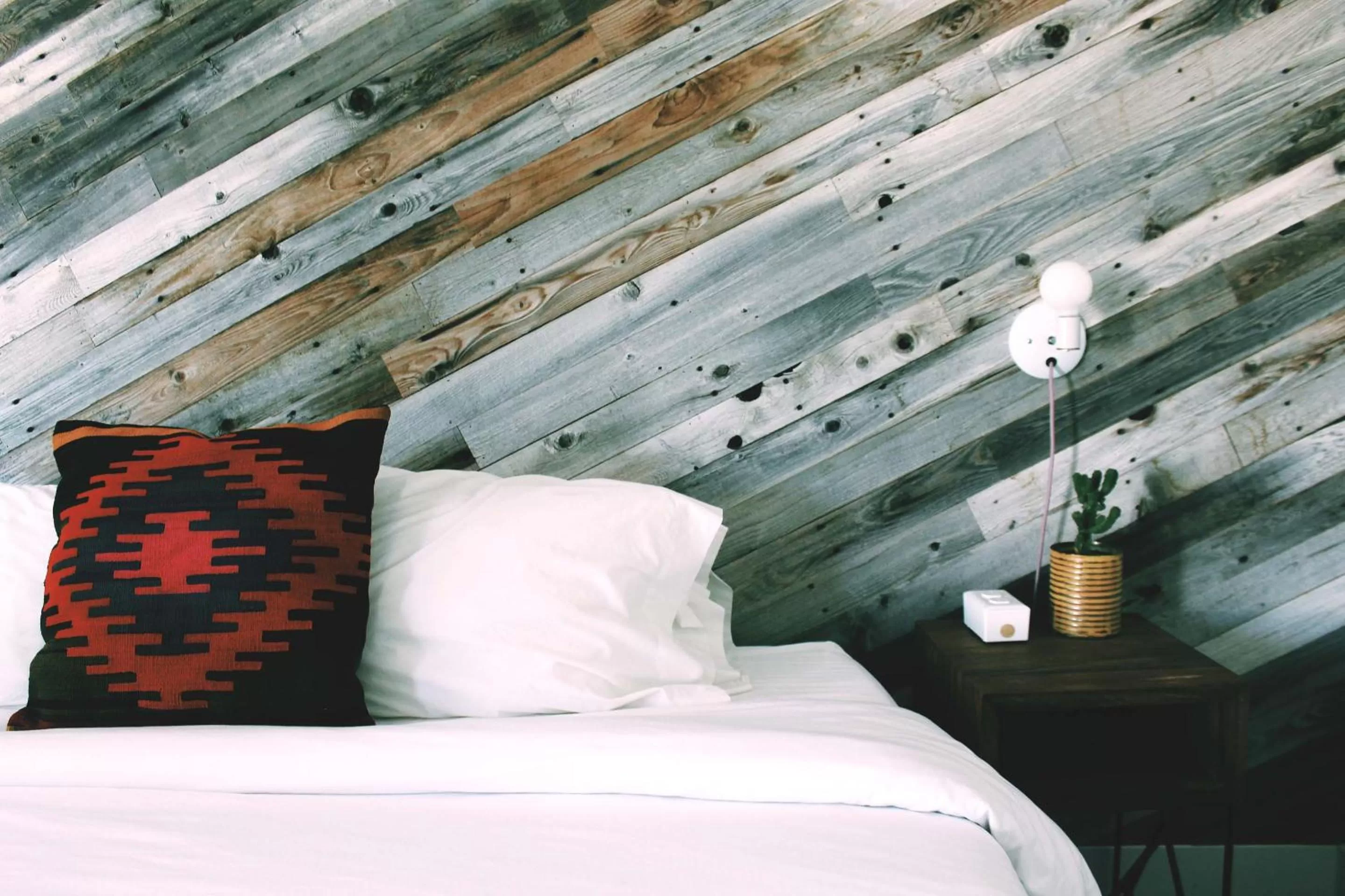 Deluxe King  in Amigo Motor Lodge