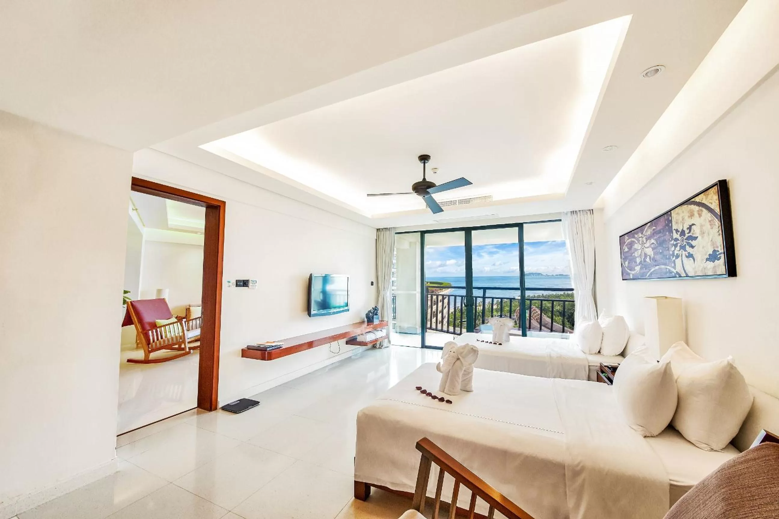 One-Bedroom Superior Suite with Ocean View in Ocean Sonic Resort Sanya