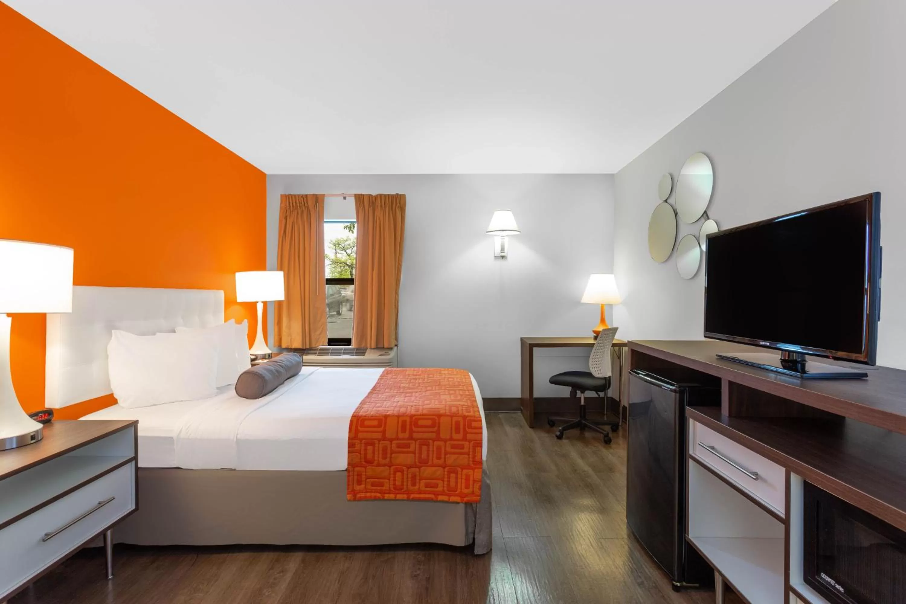 Double Room - Disability Access/Non-Smoking in Howard Johnson by Wyndham Waukegan Great Lakes