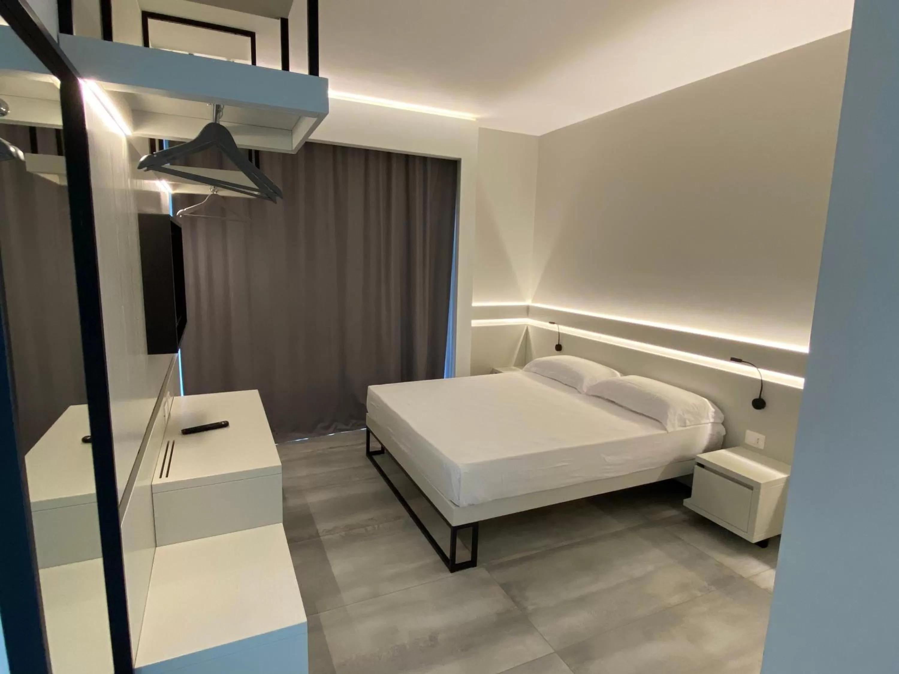 Comfort Double Room with Balcony in Aether Suites Tropea - Free Private Parking