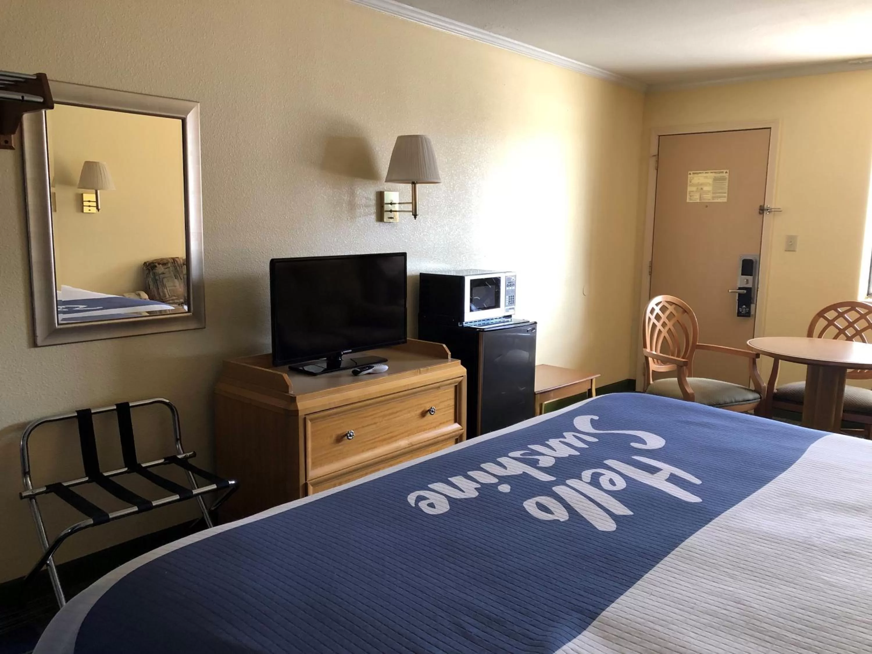 King Room - Disability Access/Non-Smoking in Days Inn by Wyndham Alamogordo White Sands