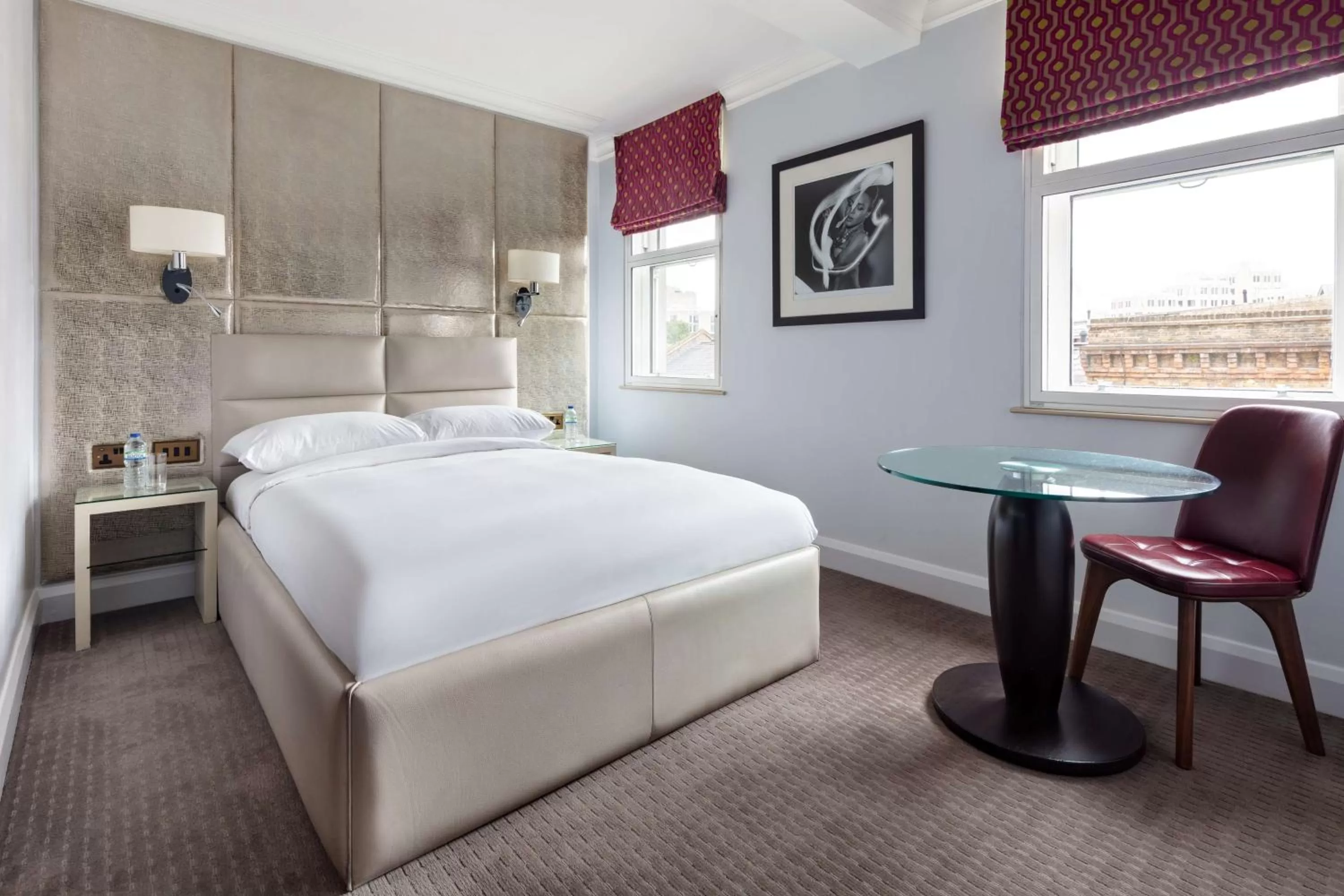 Standard Room - single occupancy in Radisson Blu Hotel, London Mercer Street