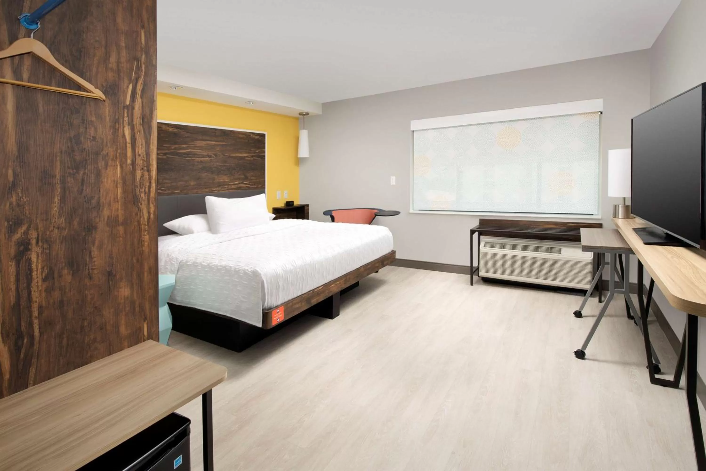 King Room with Tub - Hearing Accessible  in Tru By Hilton San Antonio Downtown Riverwalk