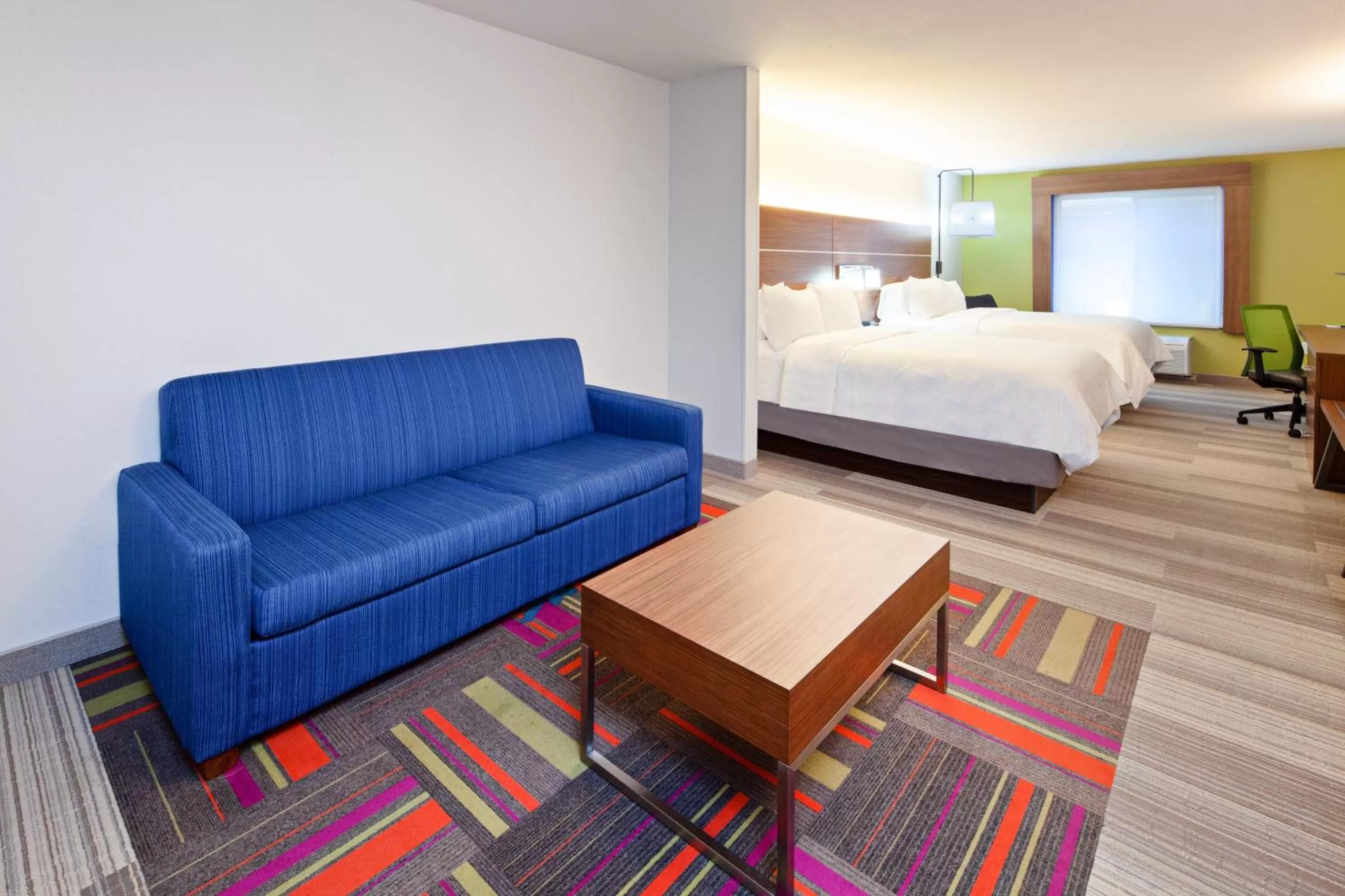 Queen Suite in Holiday Inn Express & Suites Clovis Fresno Area by IHG