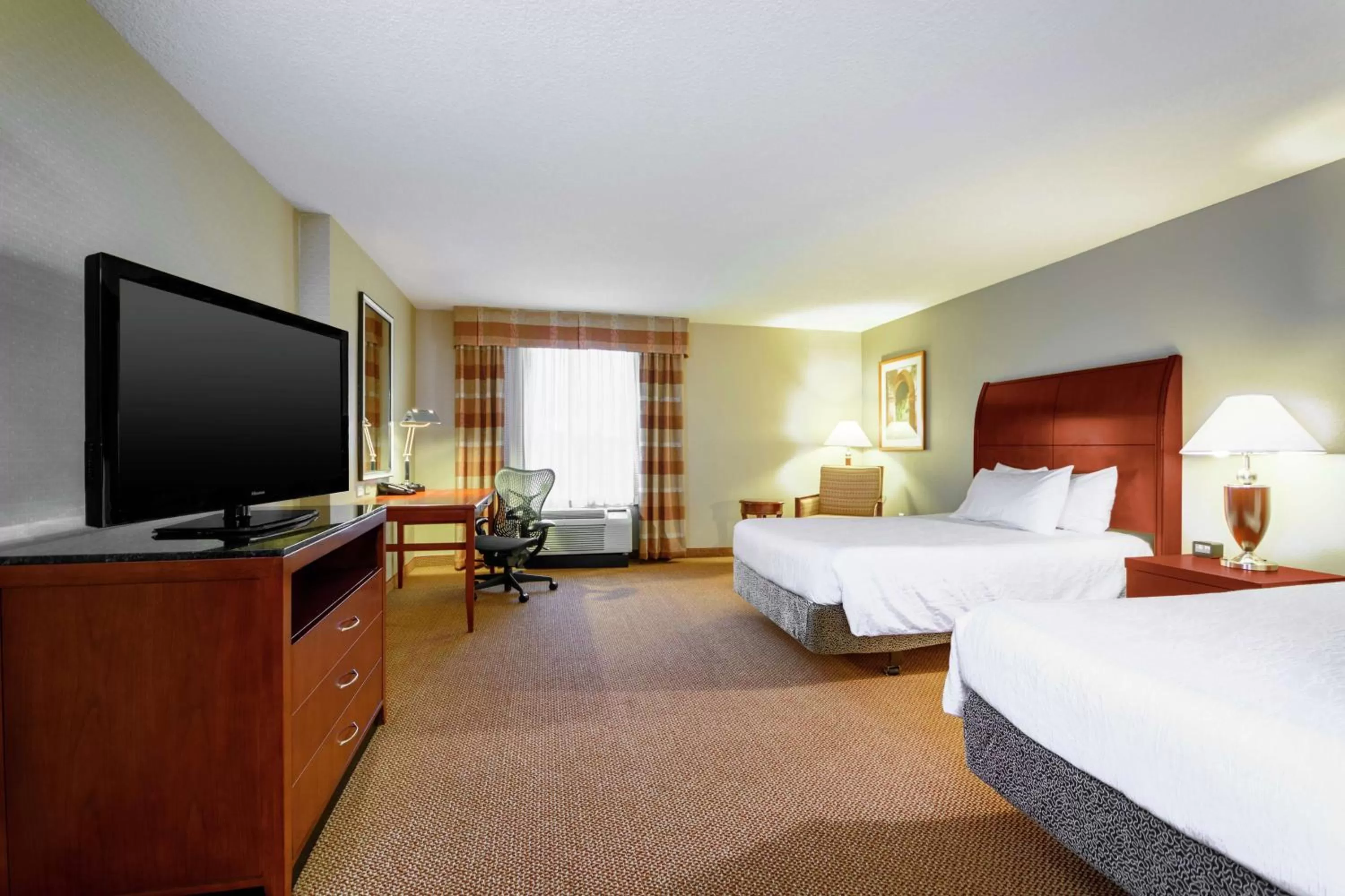 Queen Room with Two Queen Beds and Accessible Tub - Mobility Access in Hilton Garden Inn Independence