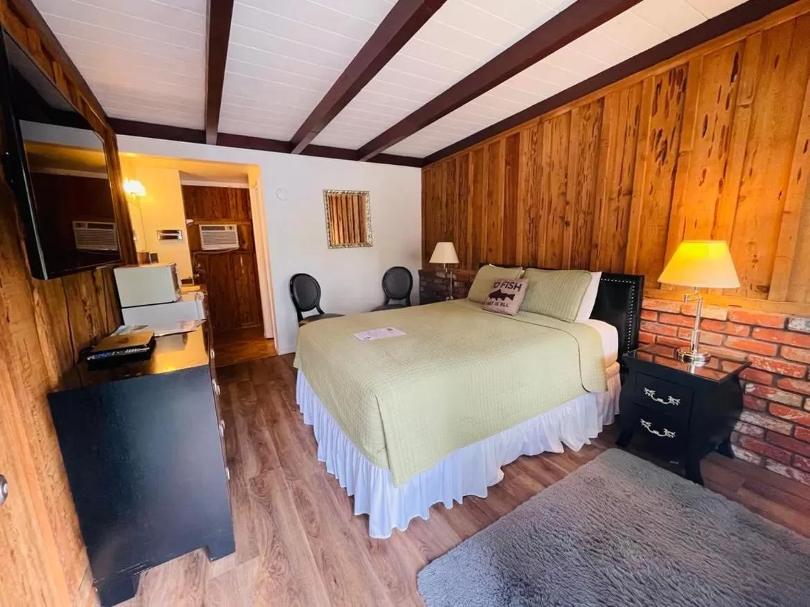 Budget Double Room in Riverfront Lodging