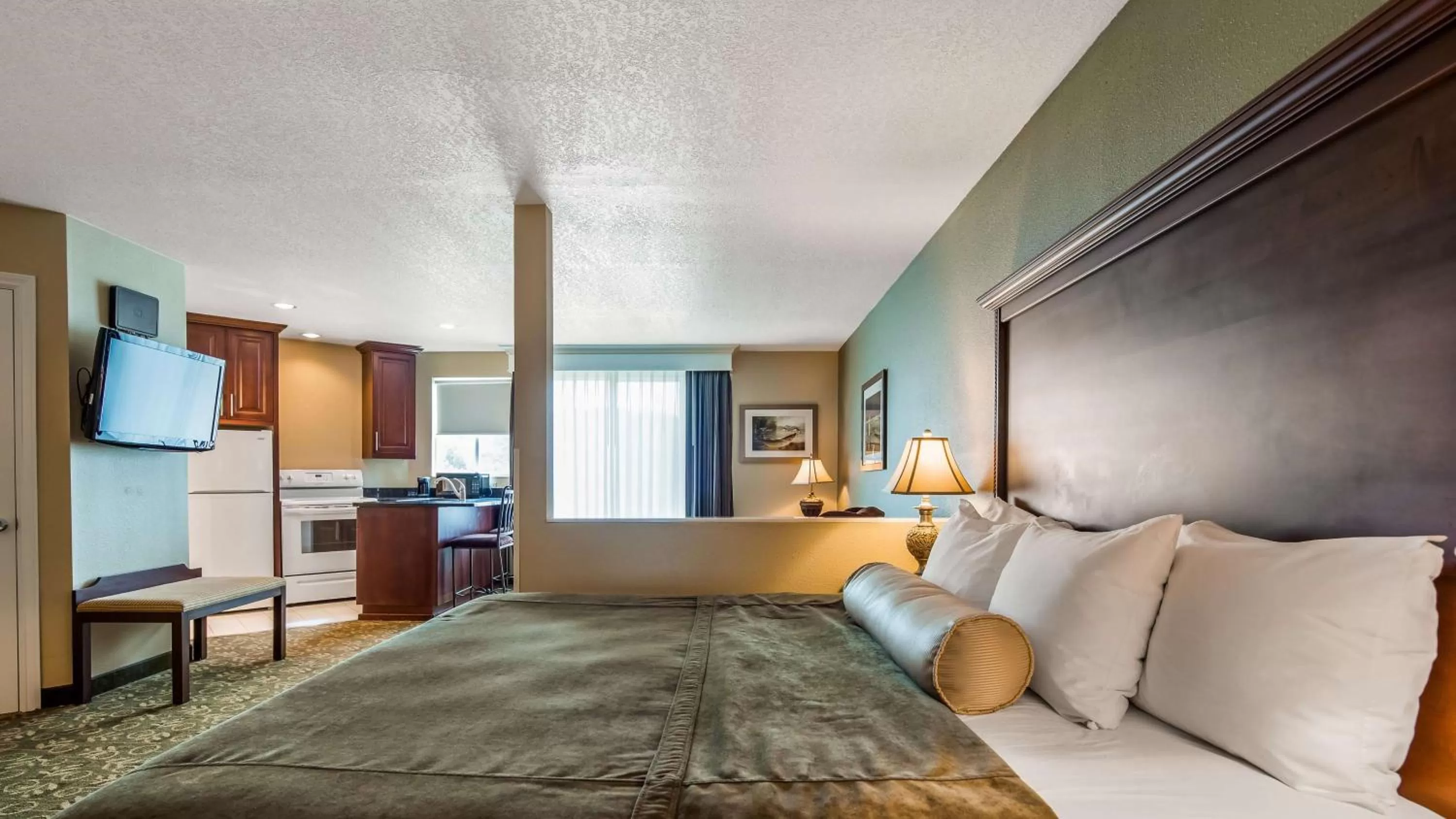 King Suite with Kitchen in Best Western Salbasgeon Inn & Suites
