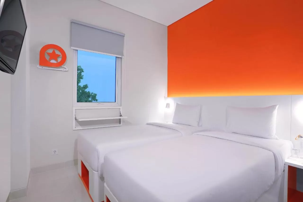 Superior Twin Room with City View in Starlet Hotel BSD City