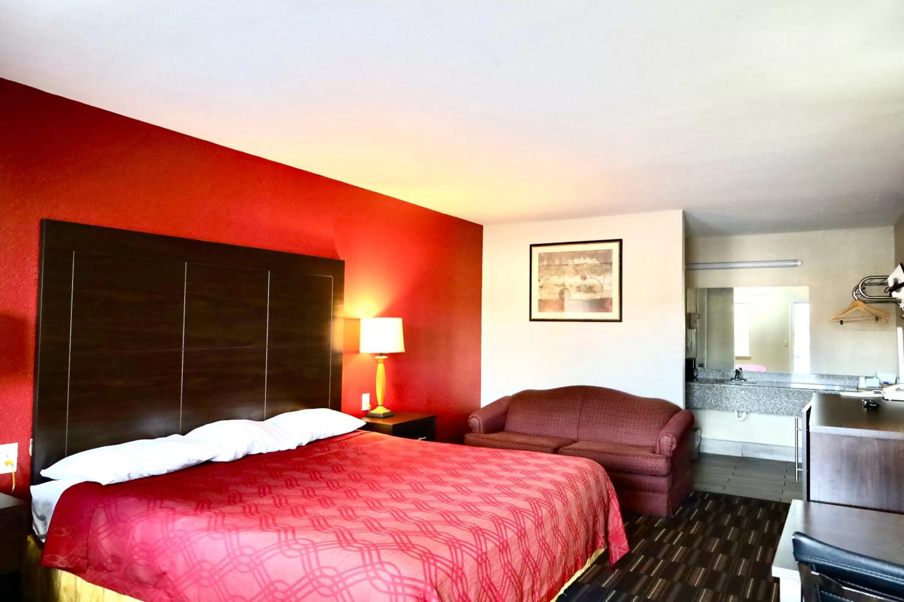 King Room - Accessible/Smoking in Rodeway Inn Pauls Valley