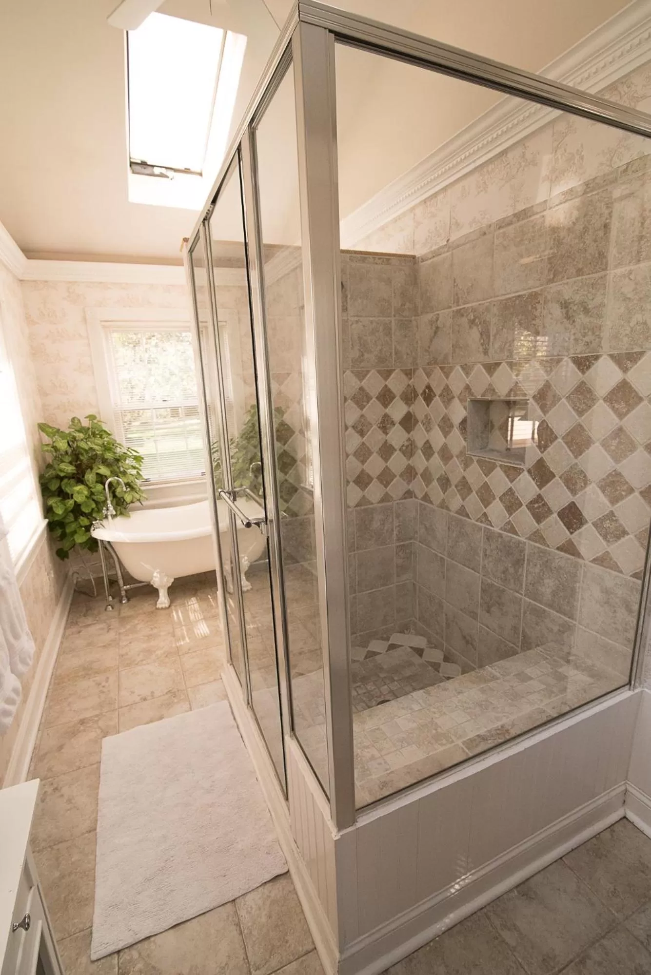 Queen Room in Stafford House Bed & Breakfast