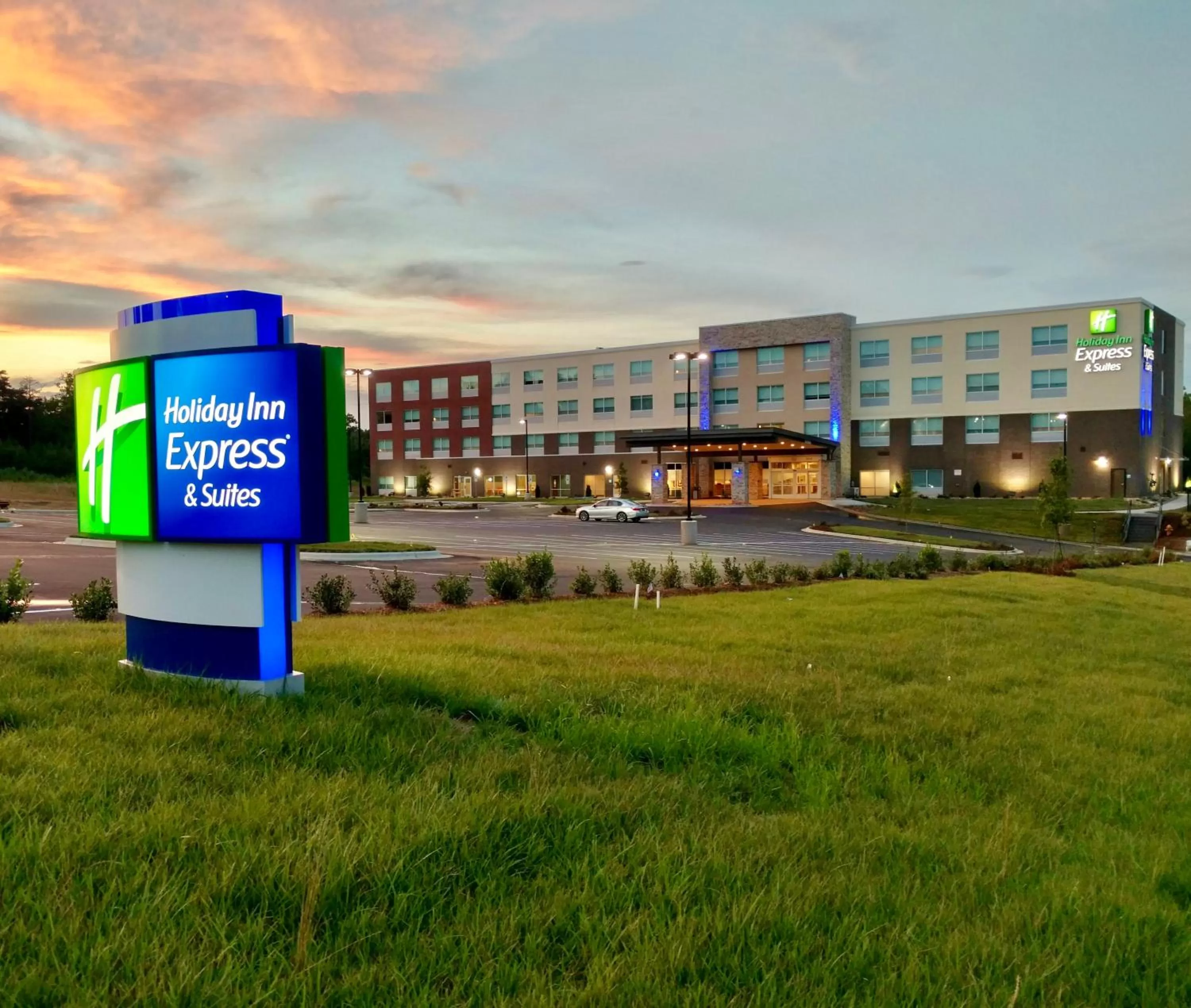 Holiday Inn Express & Suites Raleigh Airport - Brier Creek by IHG