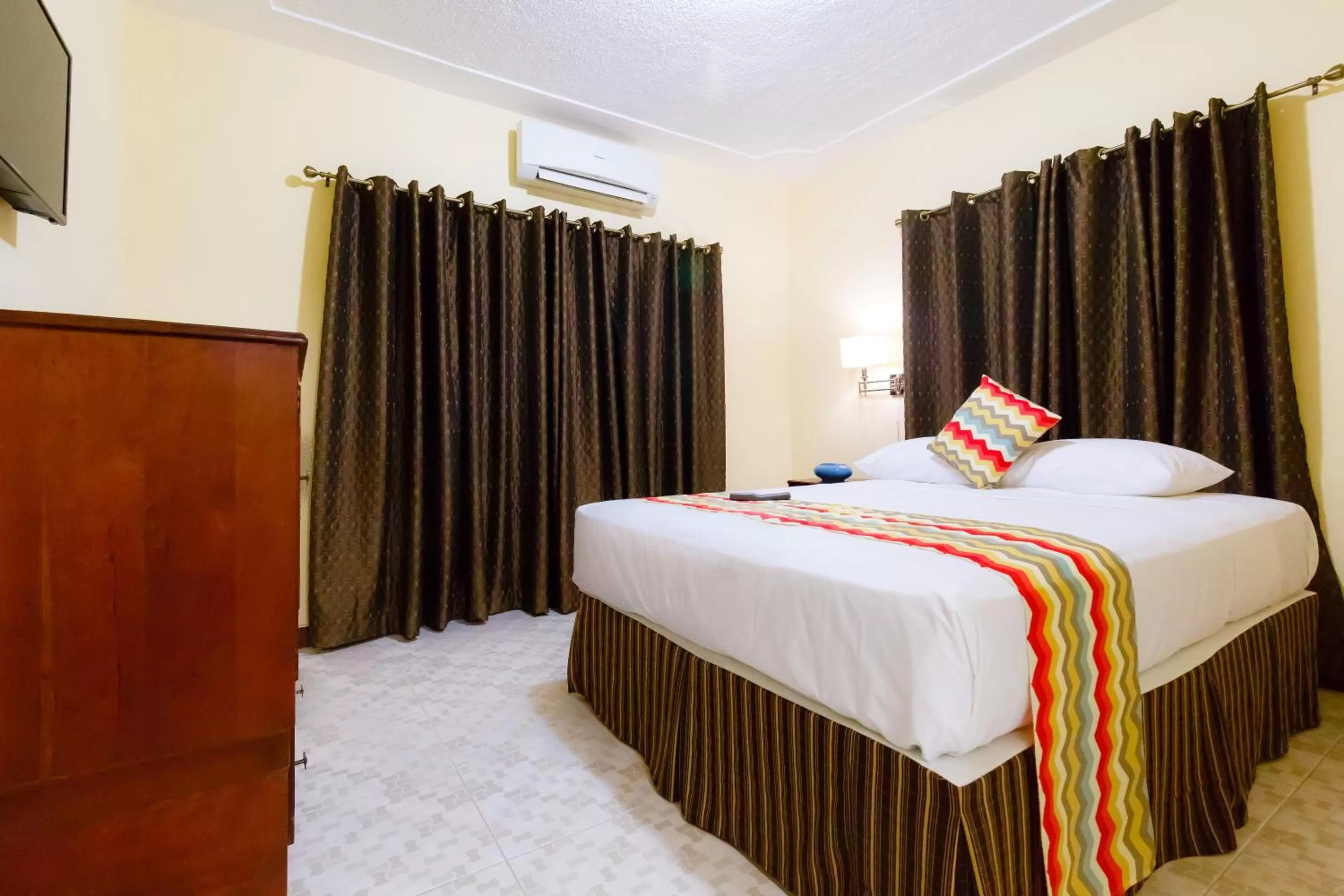 Standard Room with Queen Bed in Jasmine Inn