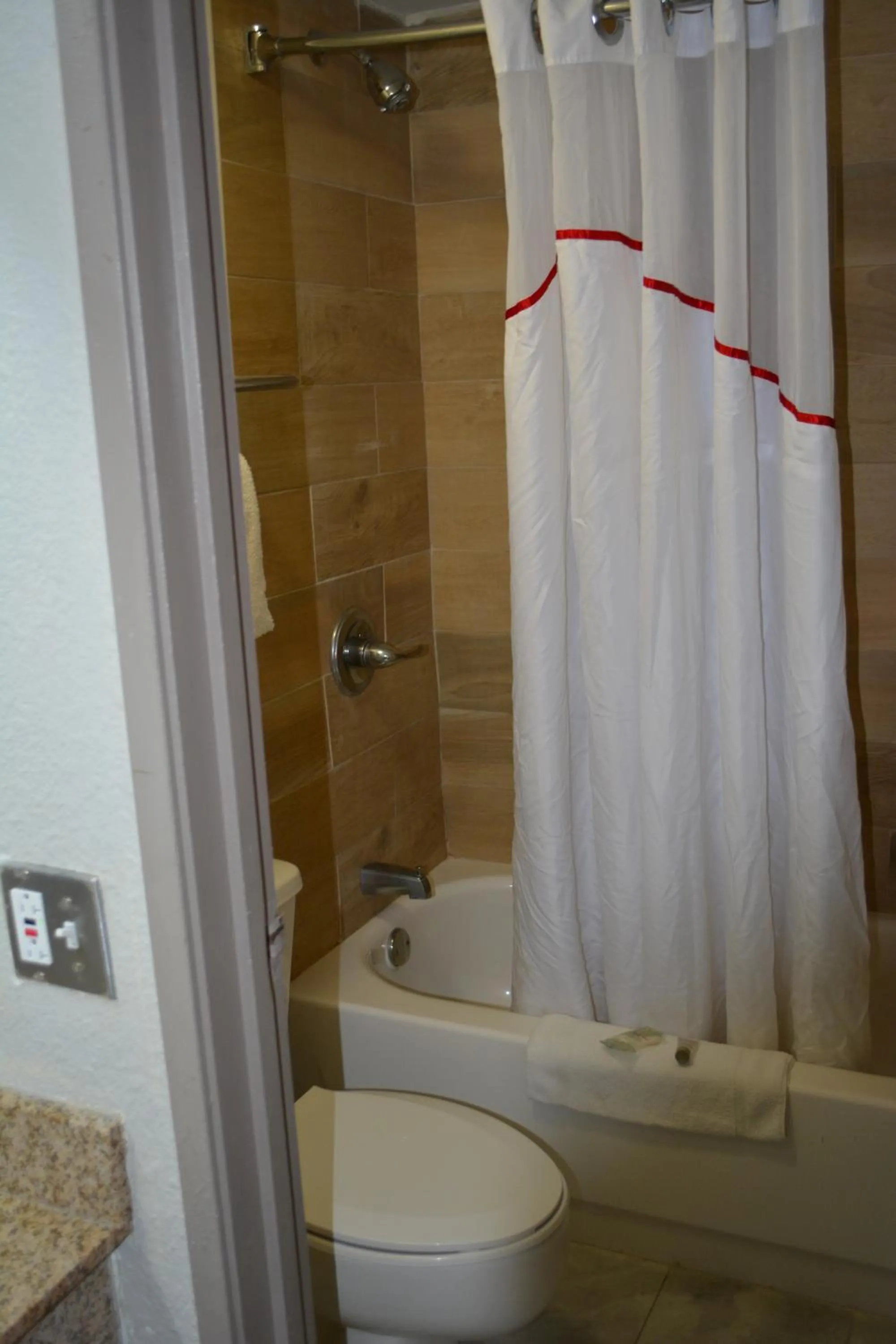Deluxe King Room Non-Smoking in Red Roof Inn Jackson North – Ridgeland