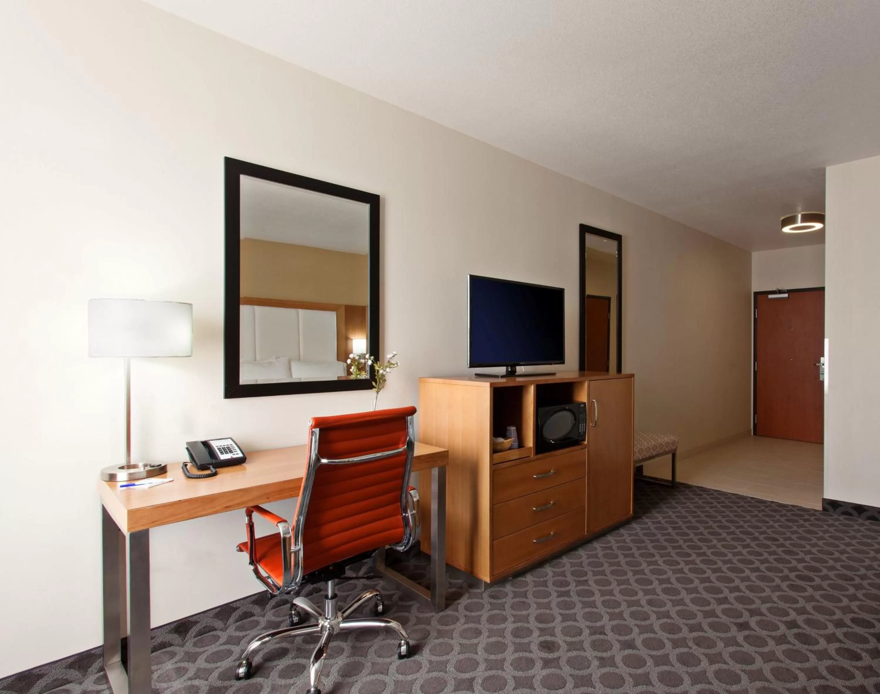 King Room with Roll-In Shower - Disability Access in Hampton Inn by Hilton North Hollywood