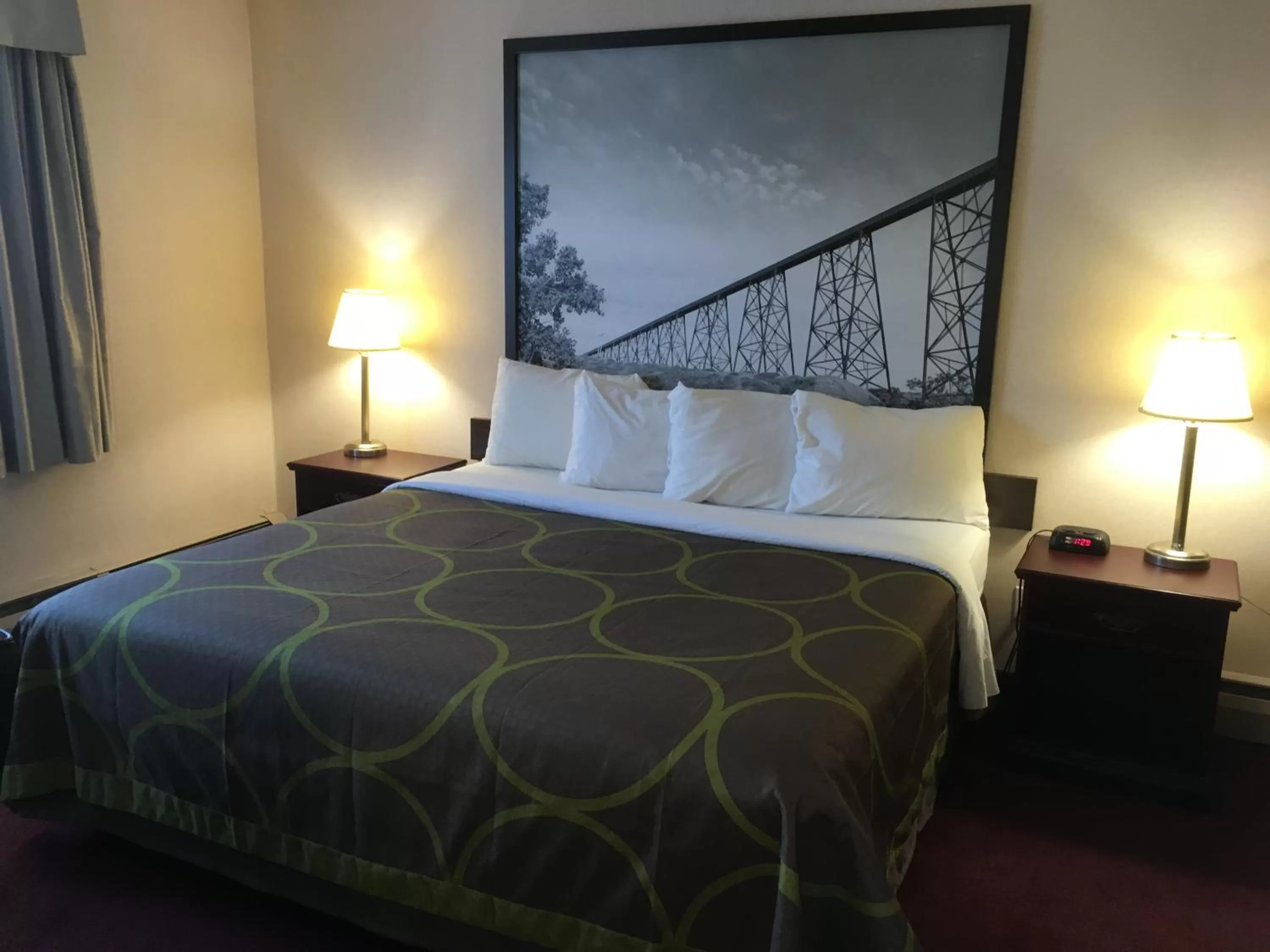 King Room - Non-Smoking in Super 8 by Wyndham Lethbridge