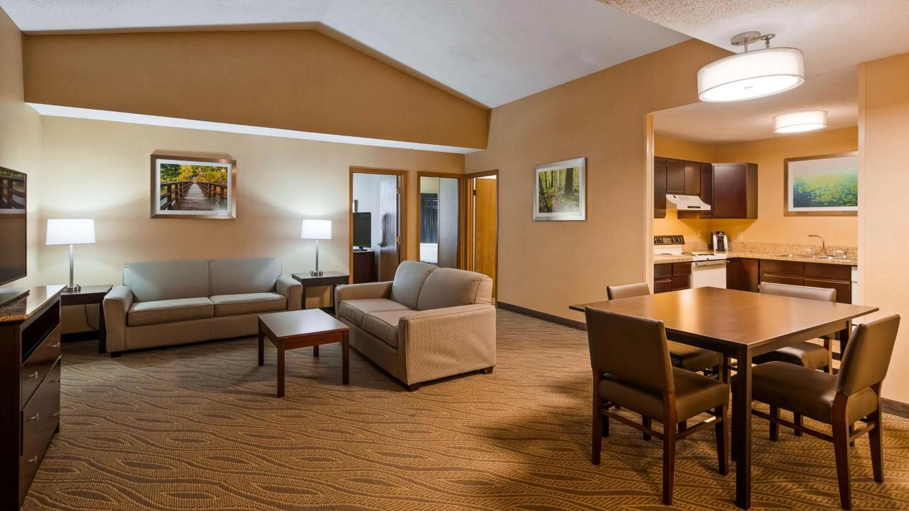 Suite with One King and Two Queen Beds  in Best Western Gaylord