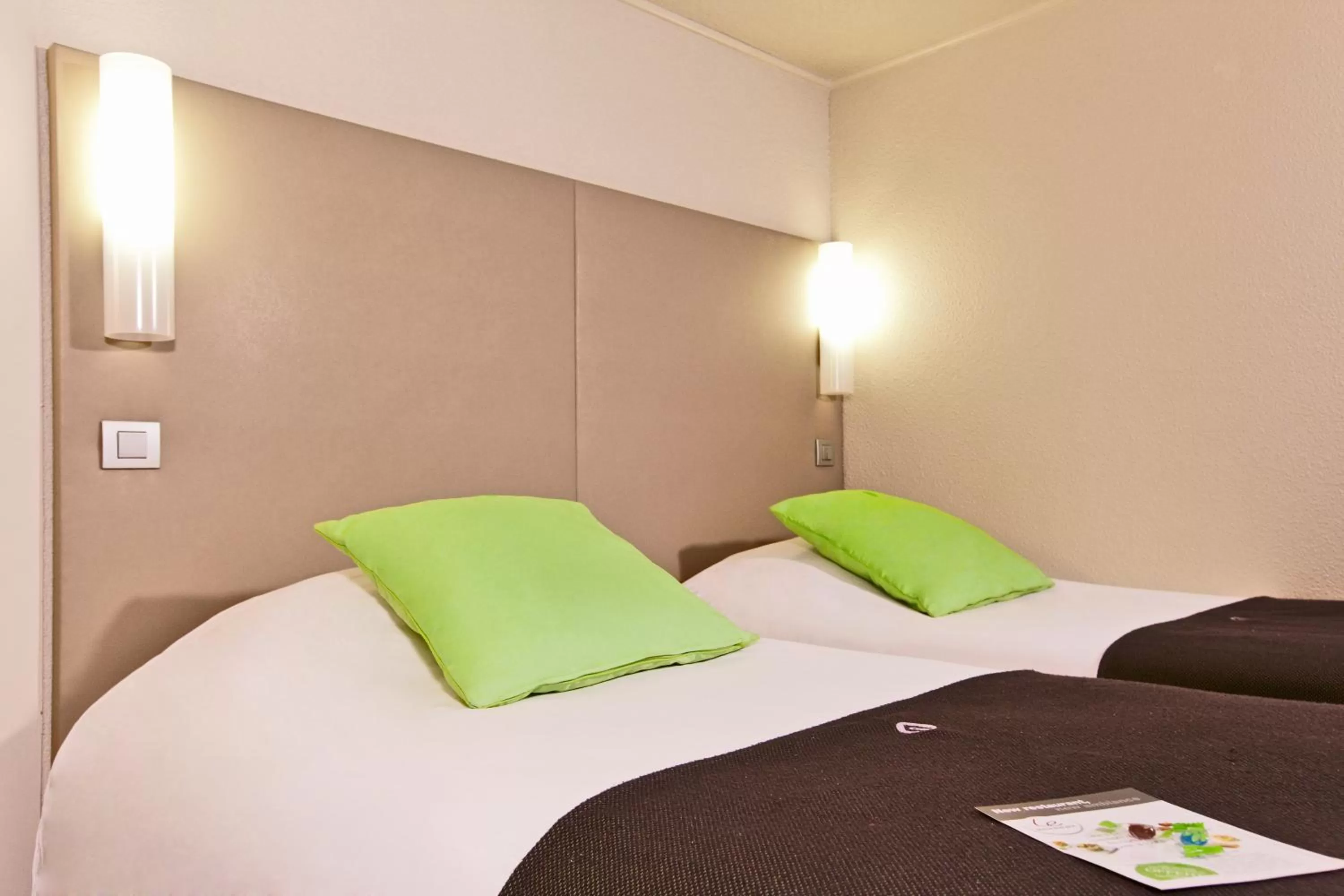 Standard Twin Room in Campanile Chanas