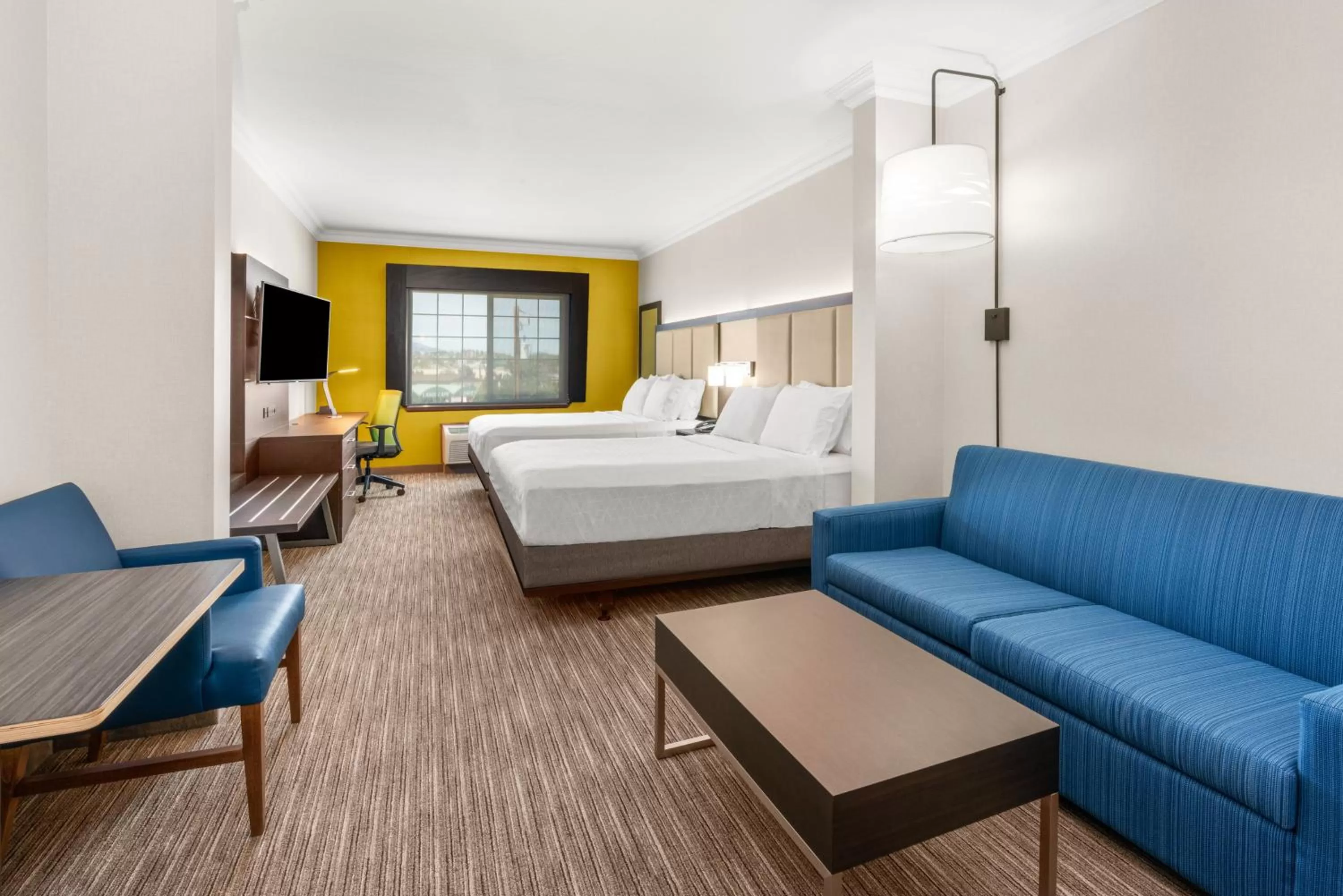 Queen Suite with Two Queen Beds in Holiday Inn Express & Suites Klamath Falls Central by IHG