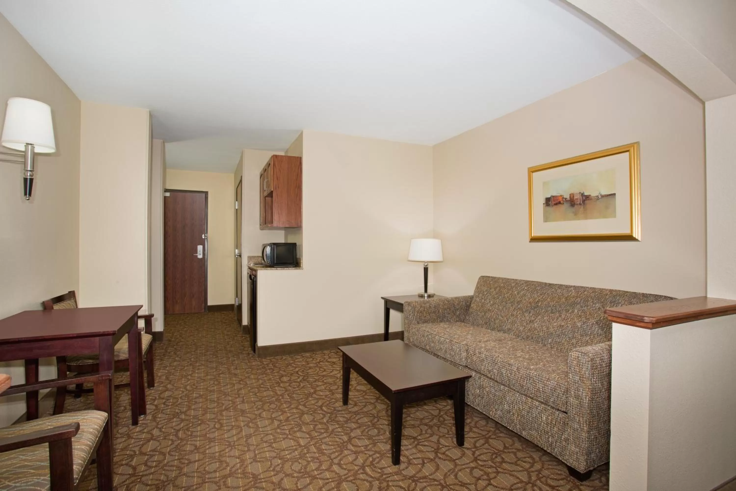 King Suite - Disability Access in Holiday Inn Express Hotel & Suites Concordia US 81 by IHG