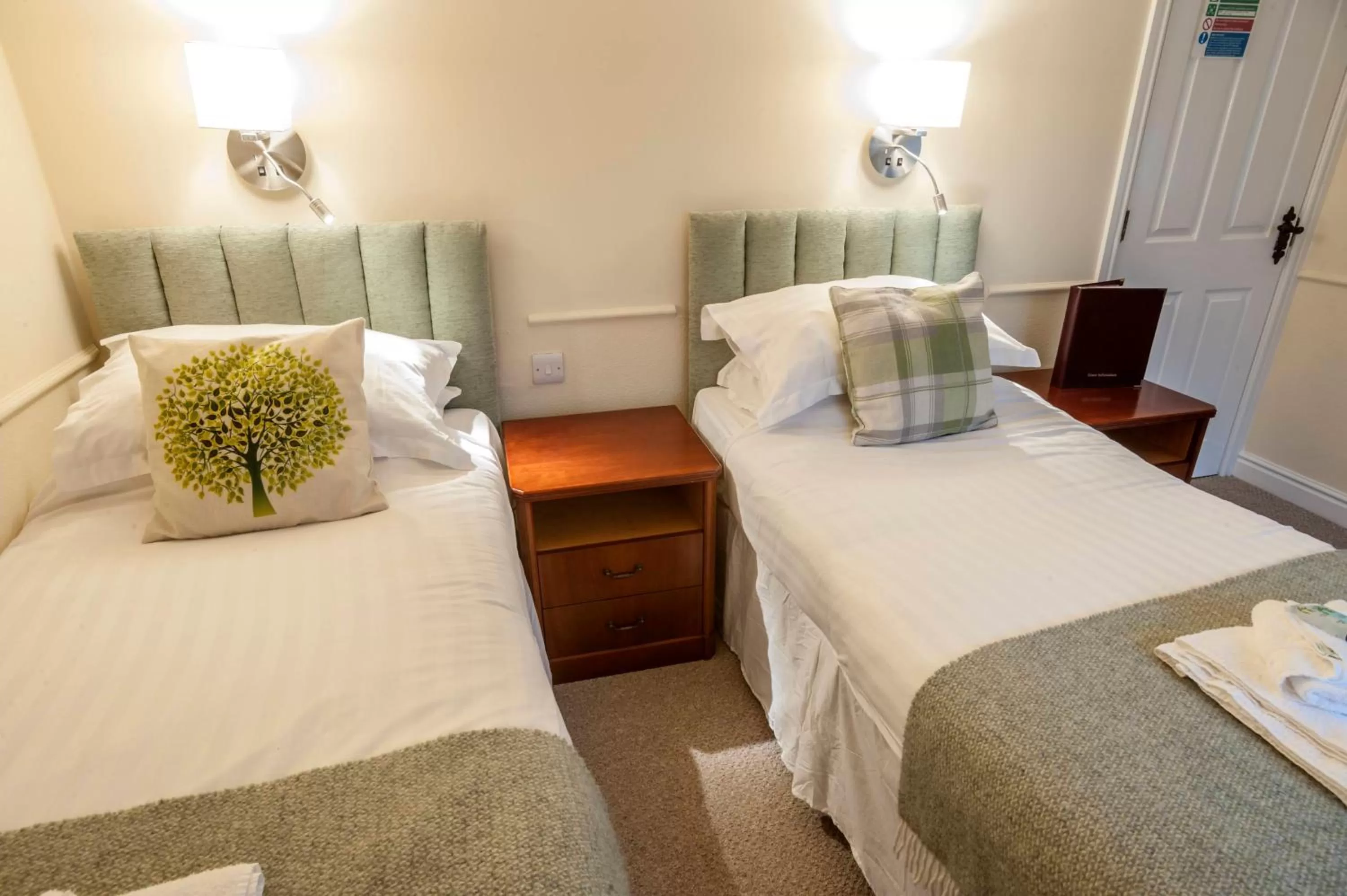 Standard Twin Room in Shakespeare Inn