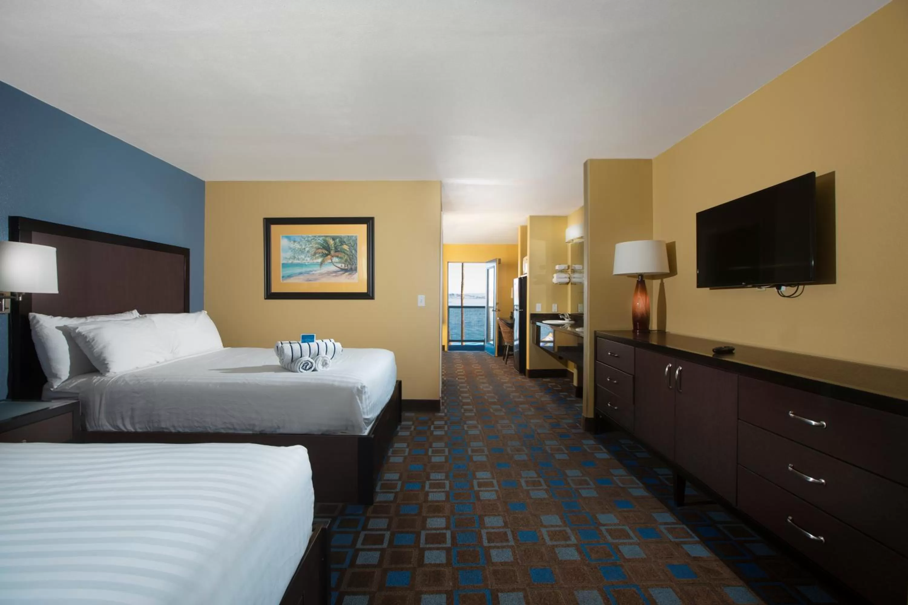 Beach Suite 2 Queen Beach Level in The Nautical Beachfront Resort