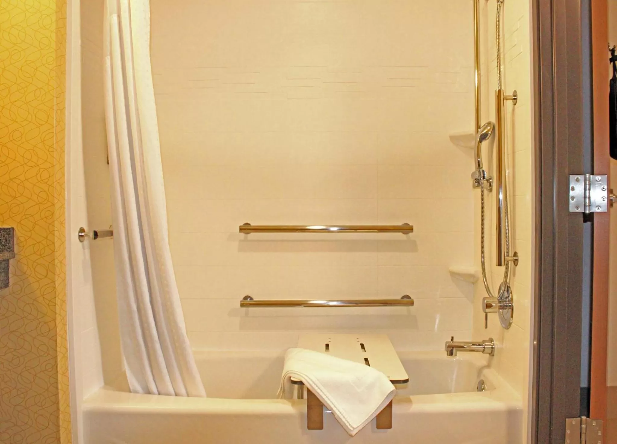 Queen Room with Two Queen Beds - Disability Access with Bath Tub in Holiday Inn Express & Suites Bakersfield Airport by IHG