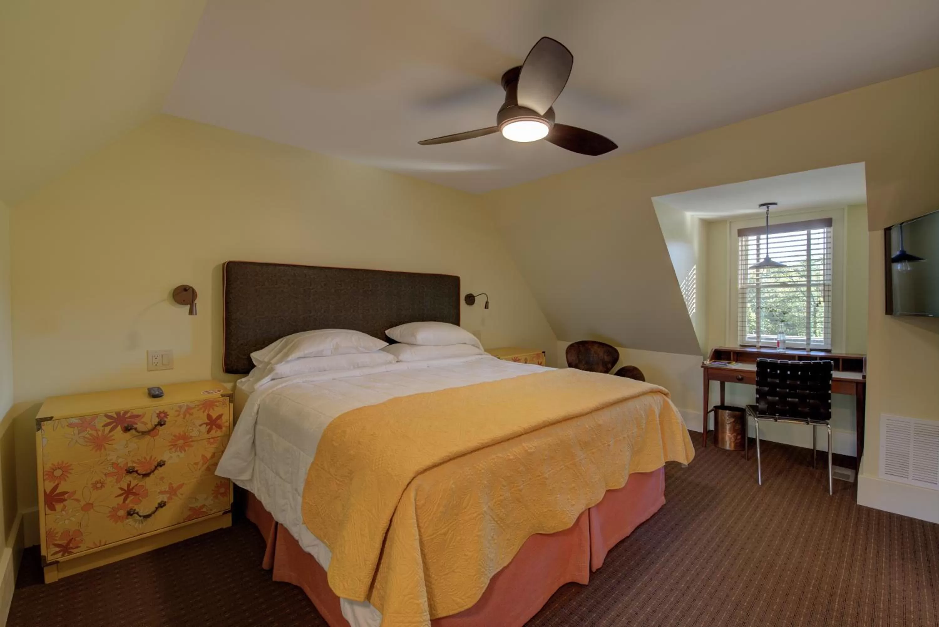 One-Bedroom Cottage in Hotel Broad Ripple