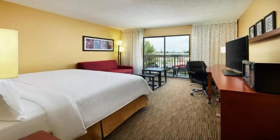 Standard King Room with Balcony in Holiday Inn Express Tifton by IHG