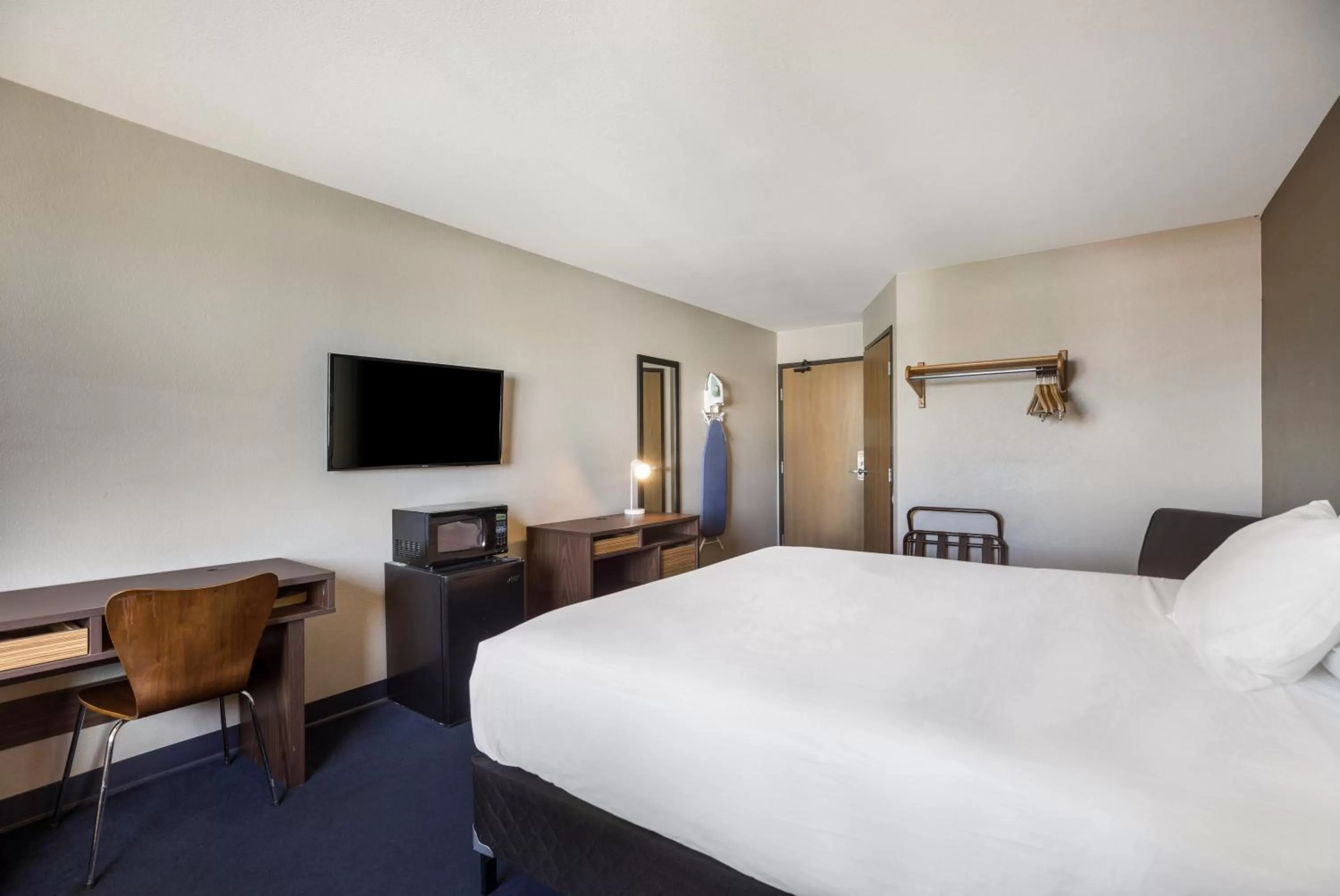 King Room - Smoking  in Americas Best Value Inn Sparks