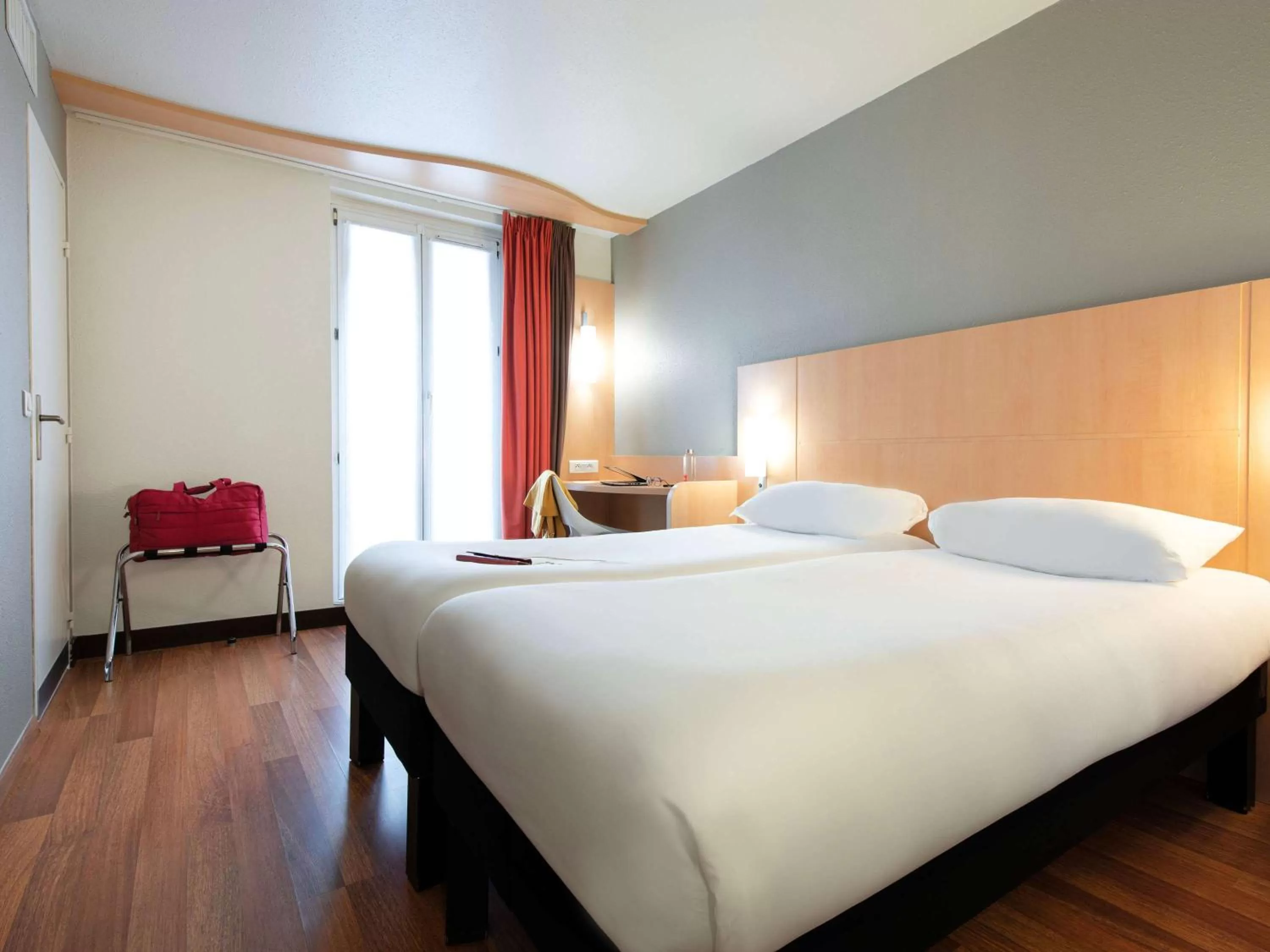 Family Room with Double Bed and Sofa Bed in ibis Paris Opera La Fayette
