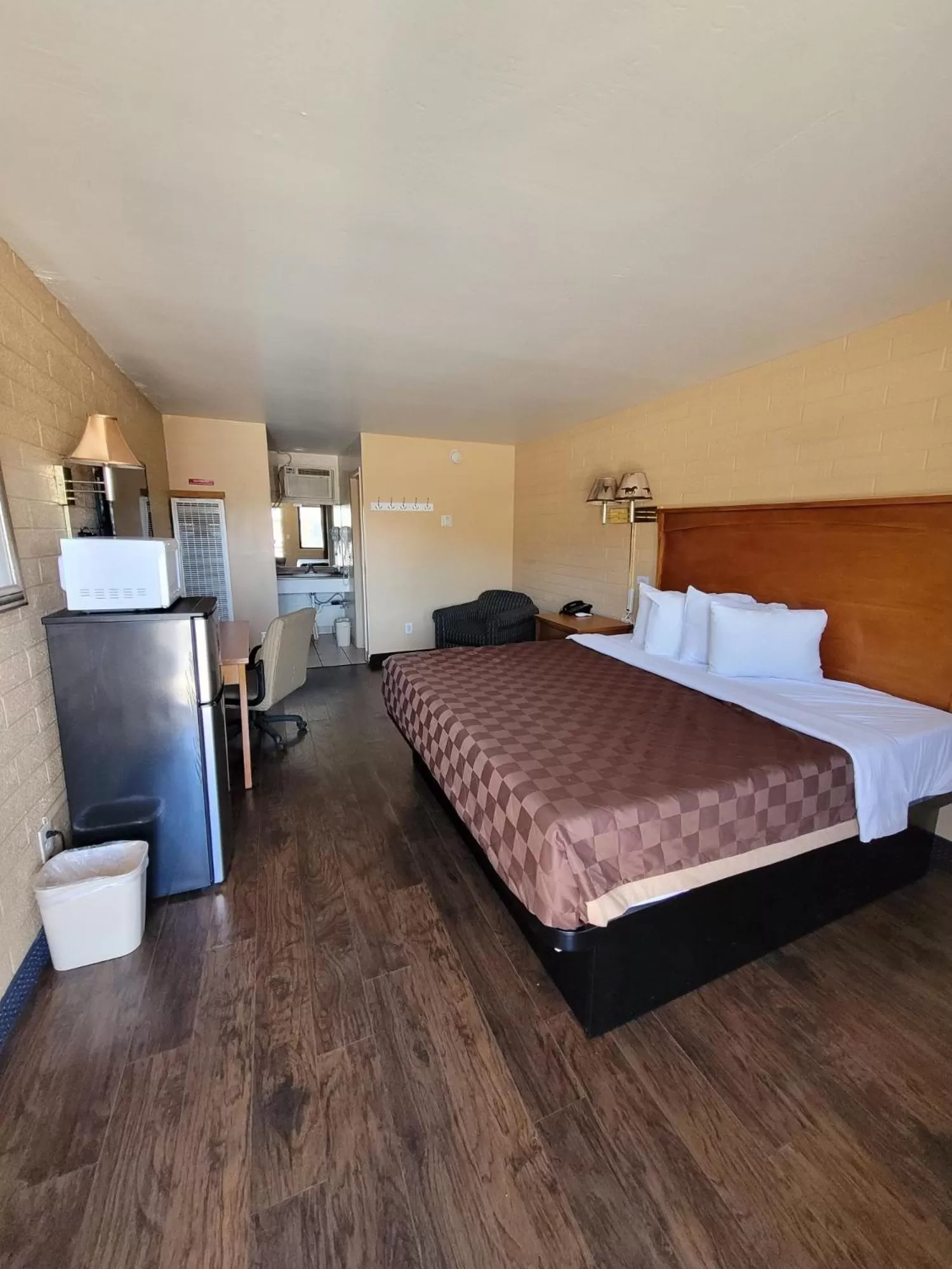 Deluxe King Room in Motel 6 Williams AZ Historic Route 66