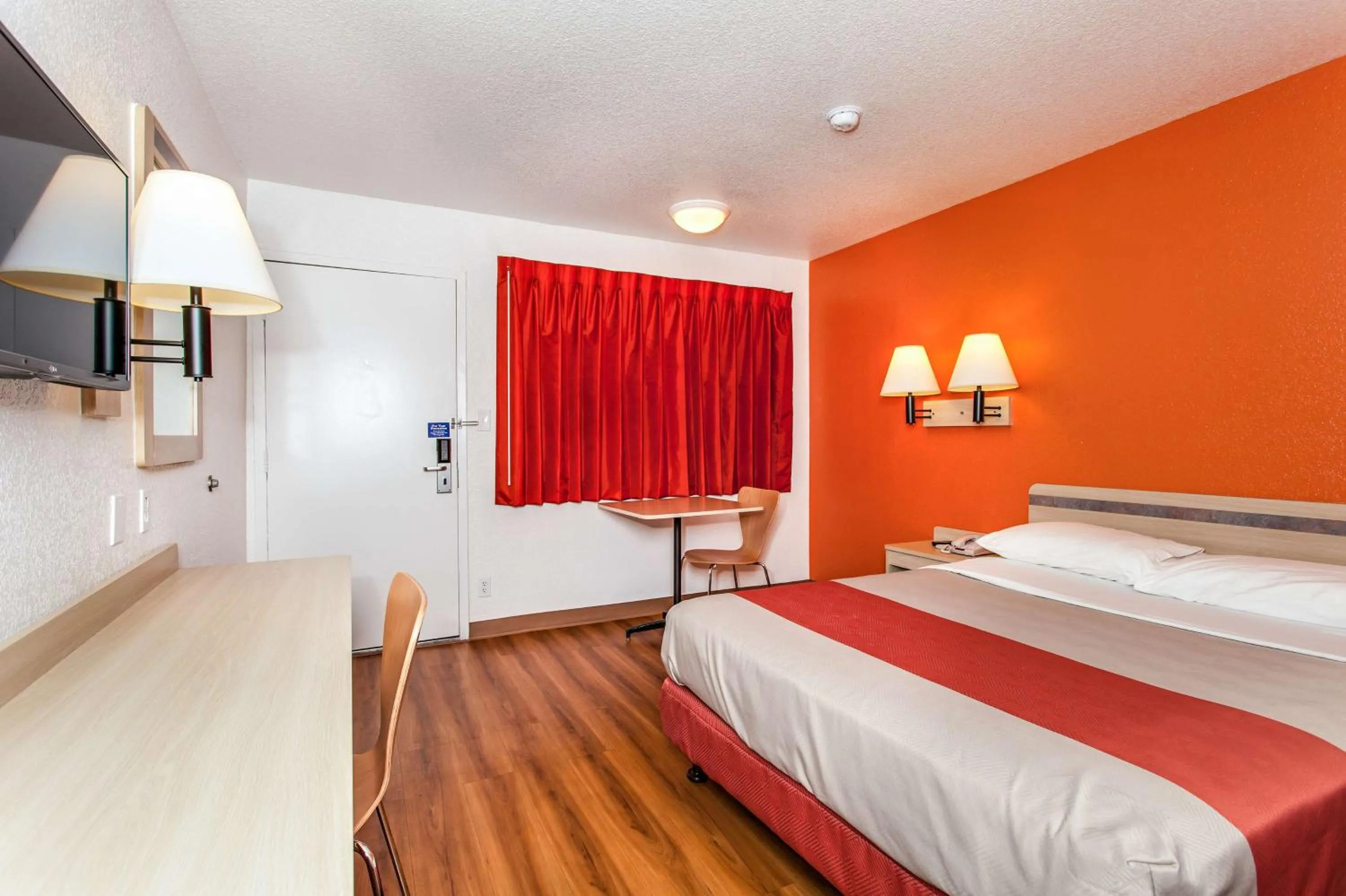 Double Room - Disability Access - Roll In Shower in Motel 6-Vacaville, CA