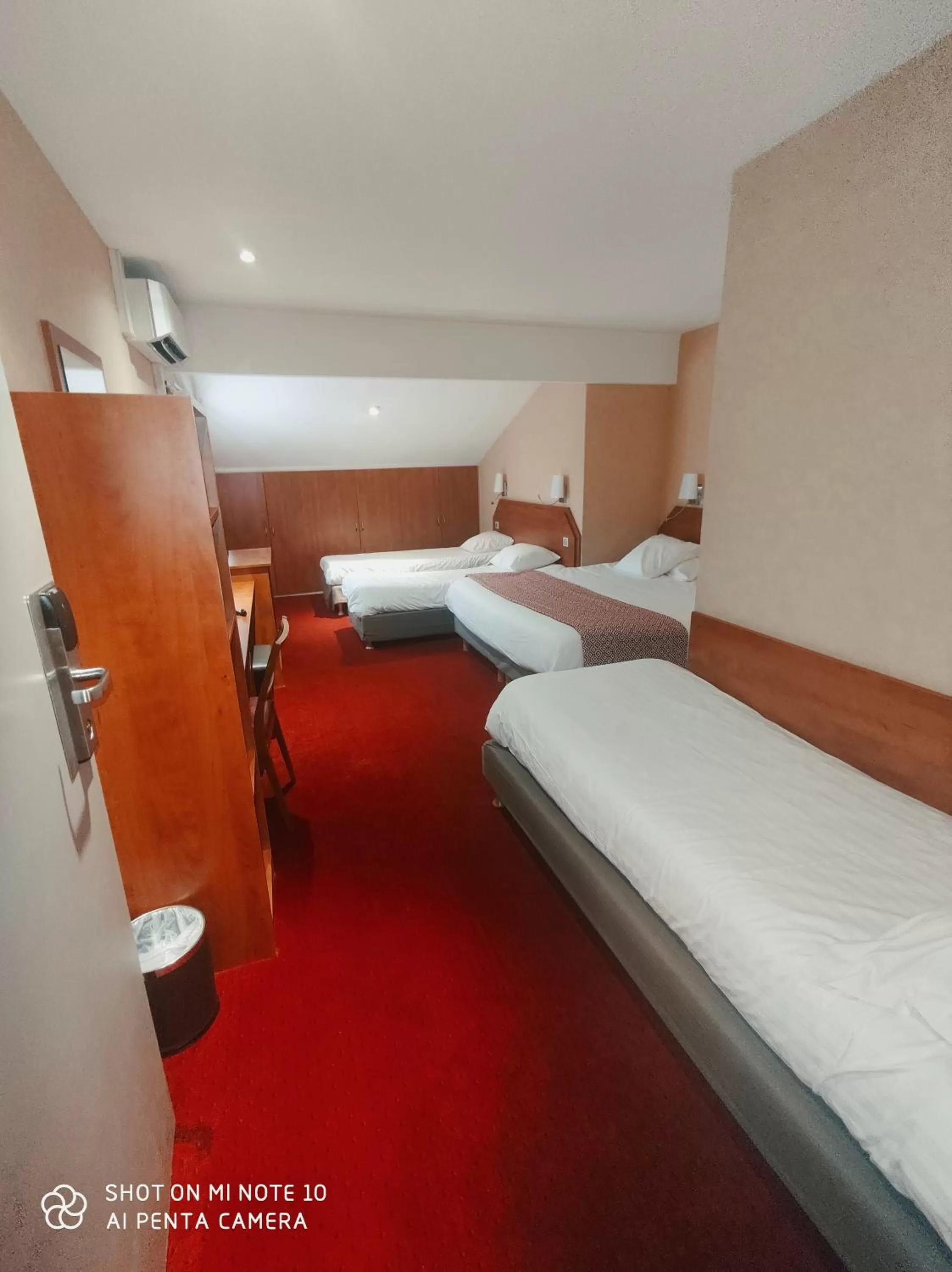 2 Double Beds 1 Single Bed in Kyriad Nîmes Ouest A9