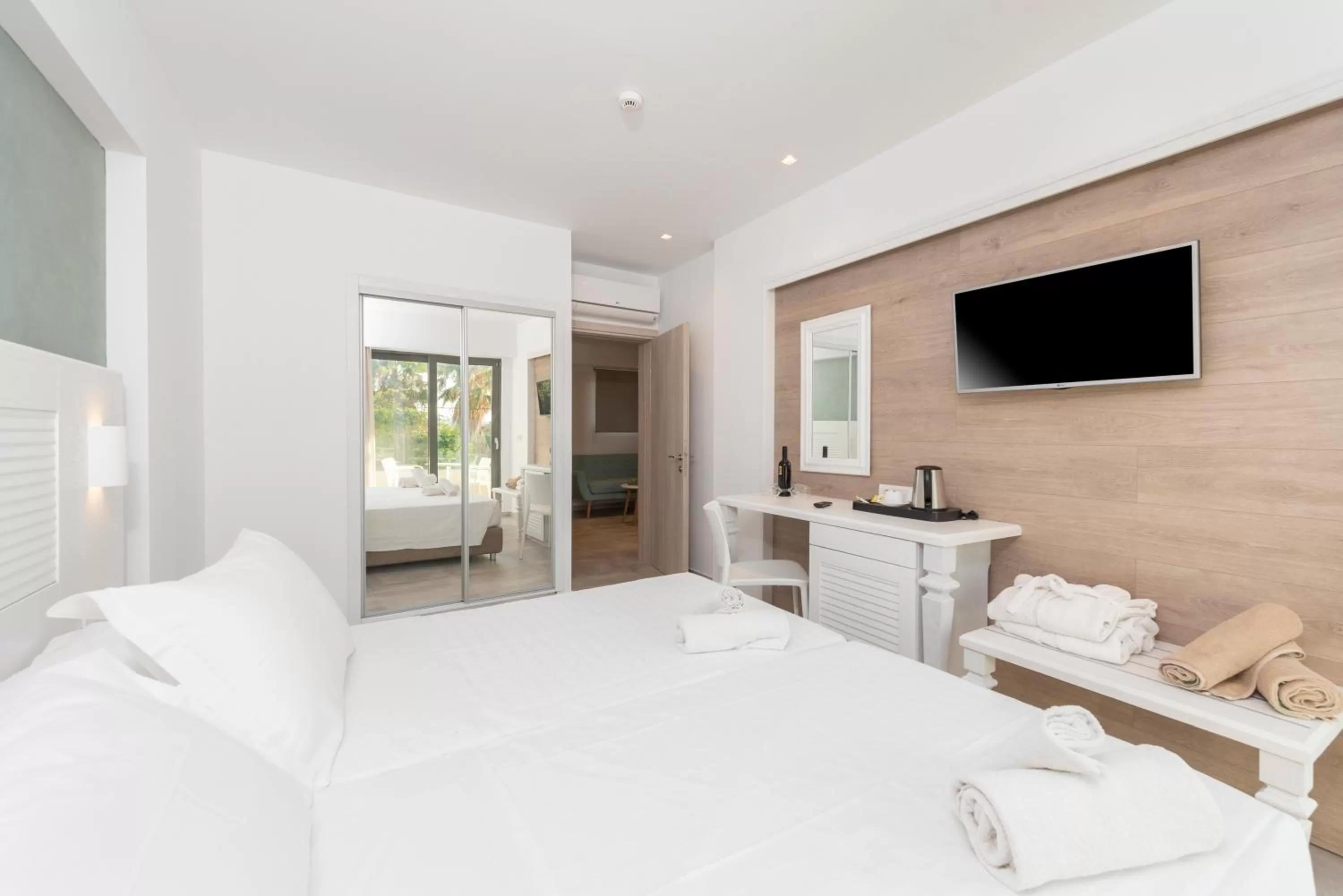 Deluxe Suite in Apollon Hotel